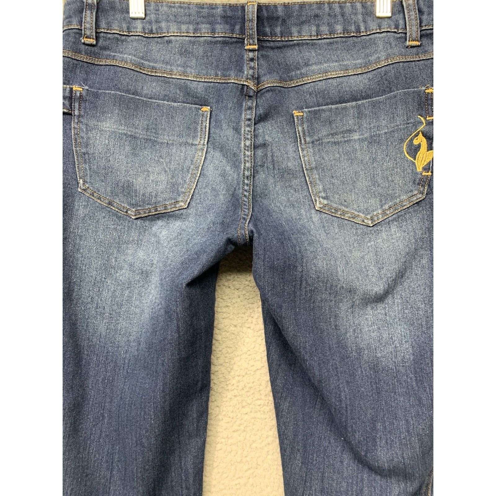 Vintage Phat Fashions Denim Capris Women’s Size 11 Blue Stretch Buckles Silver Label Capris Women’s Size 11 Blue Stretch Buckles Silver Label Size ONE SIZE - 5 Thumbnail