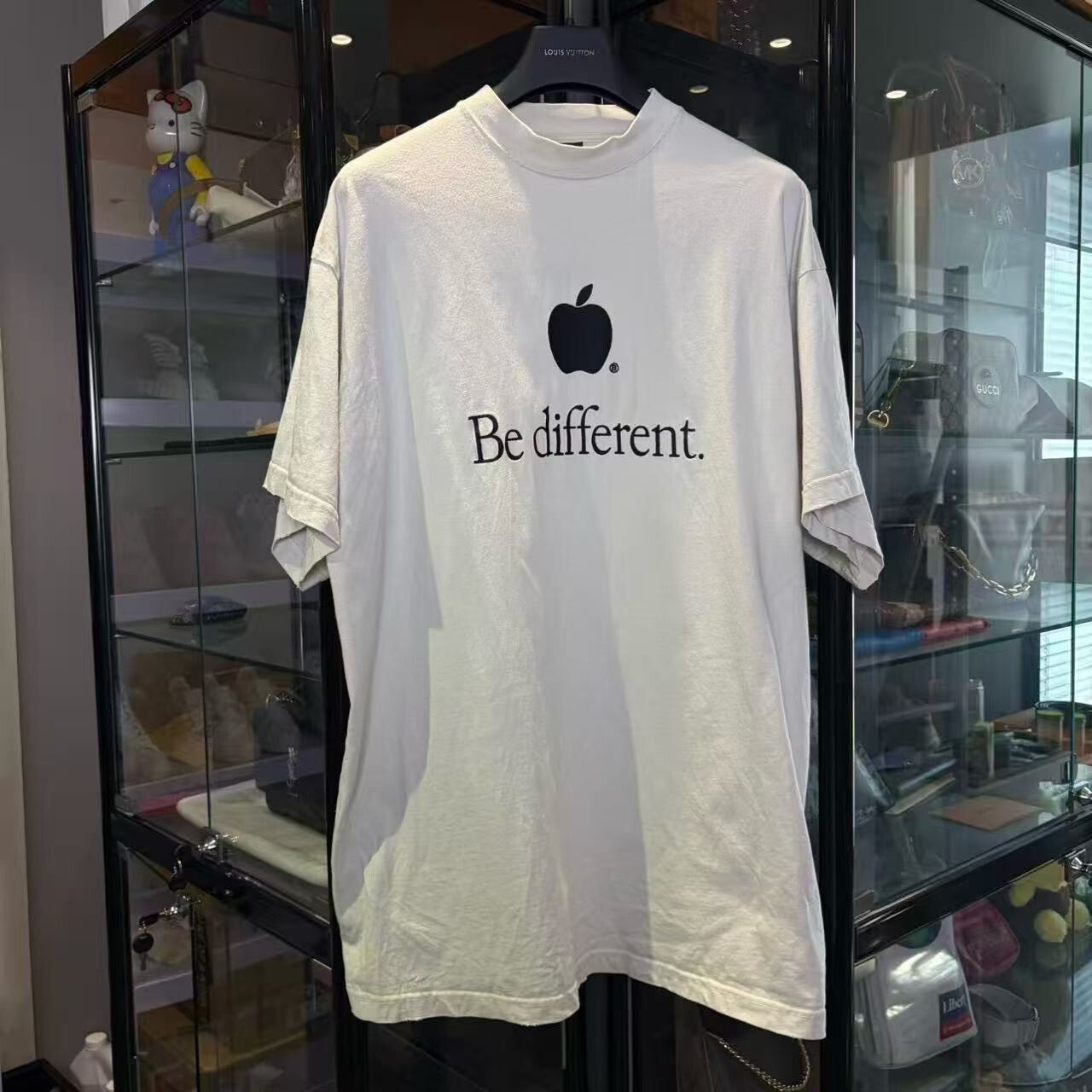 Balenciaga Balenciaga White T-Shirt l Men Size US L / EU 52-54 / 3 - 1 Thumbnail
