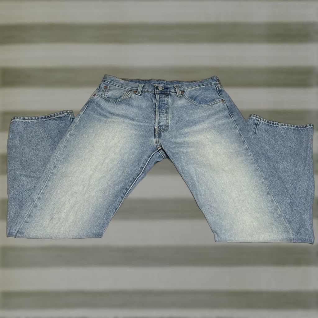Levi's Levi's 501 Jeans Men 32 Regular Blue Light Wash Denim Button Fly 5-Pocket Distressed Comfort Regular Size US 32 / EU 48 - 1 Thumbnail