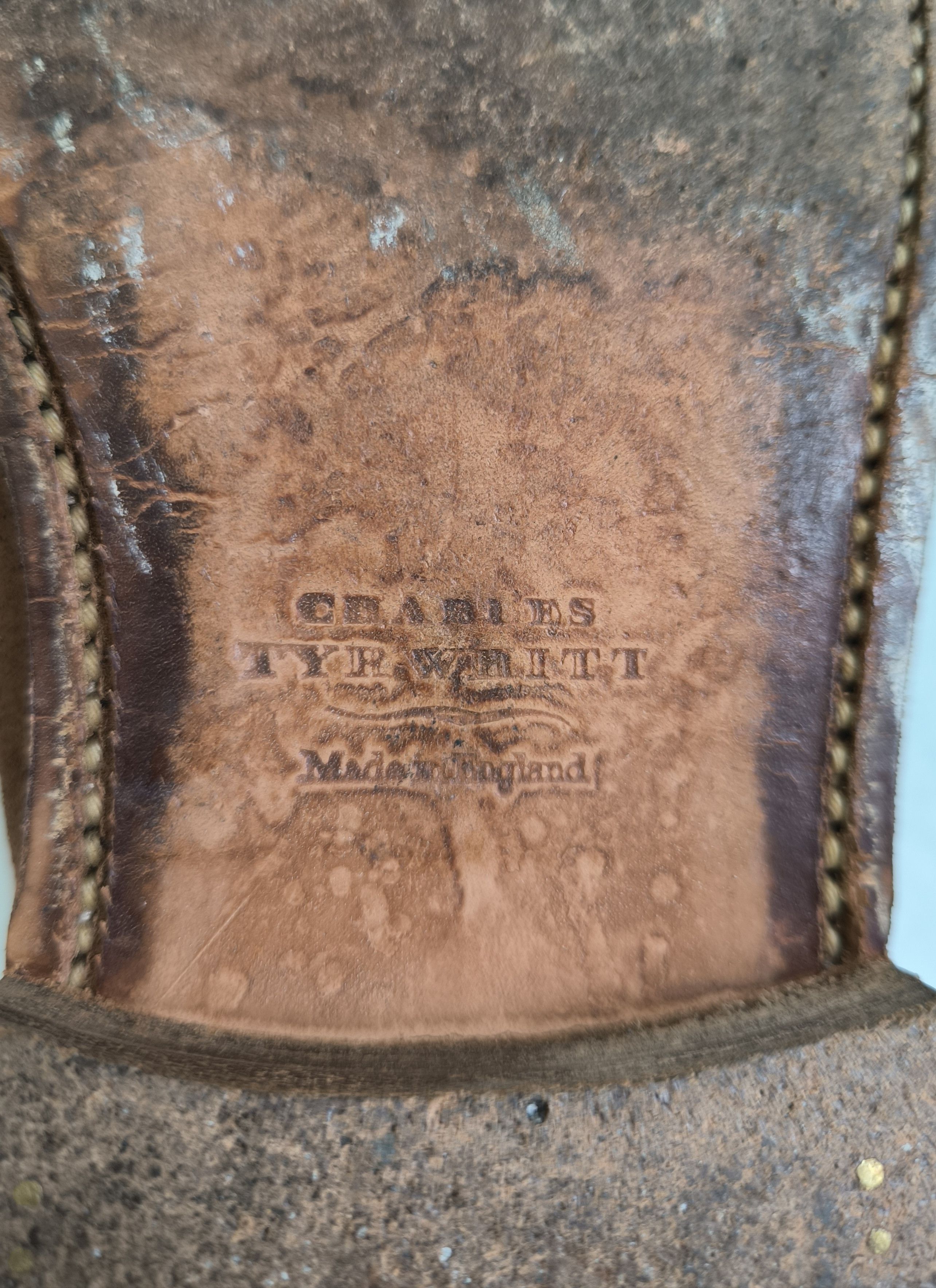 Charles Tyrwhitt CHARLES TYRWHITT suede chukka boots Size US 9.5 / EU 42-43 - 10 Thumbnail