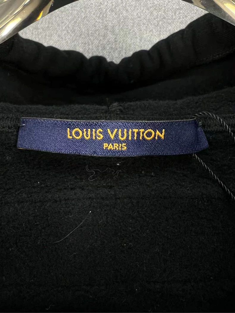 Louis Vuitton Louis Vuitton Black and white graffiti monogram hoodie Size US M / EU 48-50 / 2 - 3 Thumbnail