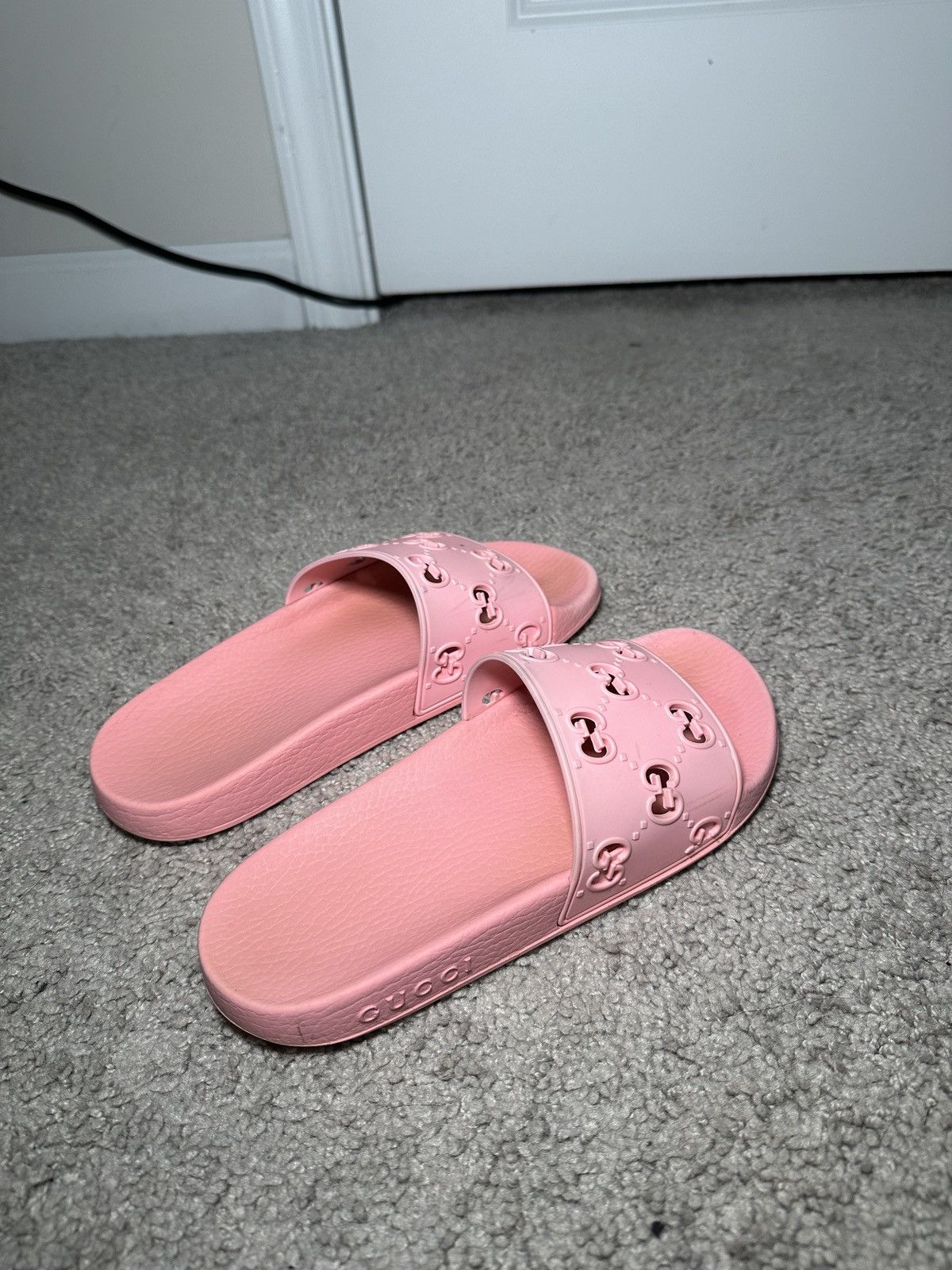 Gucci Gucci Womens GG Slide Rubber Size US 7 / IT 37 - 1 Thumbnail