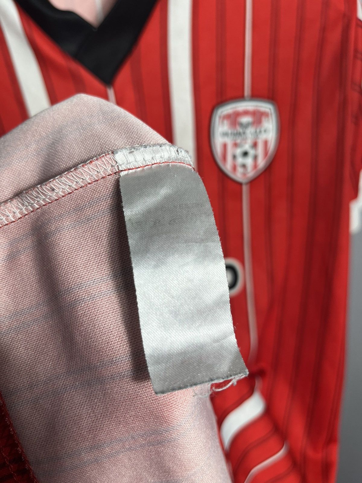 O'Neill DERRY CITY FC 2022/2023 HOME FOOTBALL SHIRT SOCCER JERSEY Size US S / EU 44-46 / 1 - 5 Thumbnail