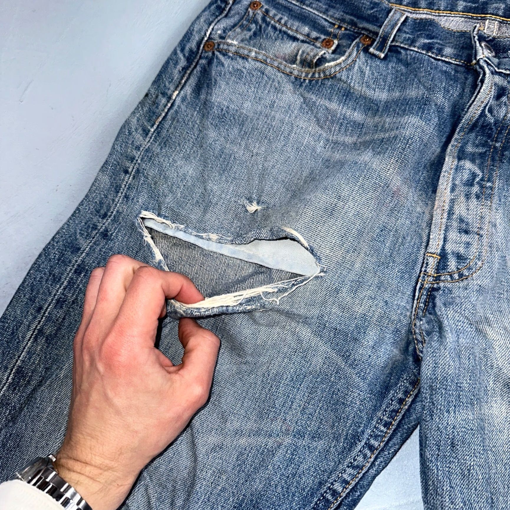 Levi's VINTAGE Levi's 501 Jeans - Denim Straight Fit - Blue Light Wash - 34x34 - Men / Regular Rise - 90s Theme Size US 34 / EU 50 - 5 Thumbnail