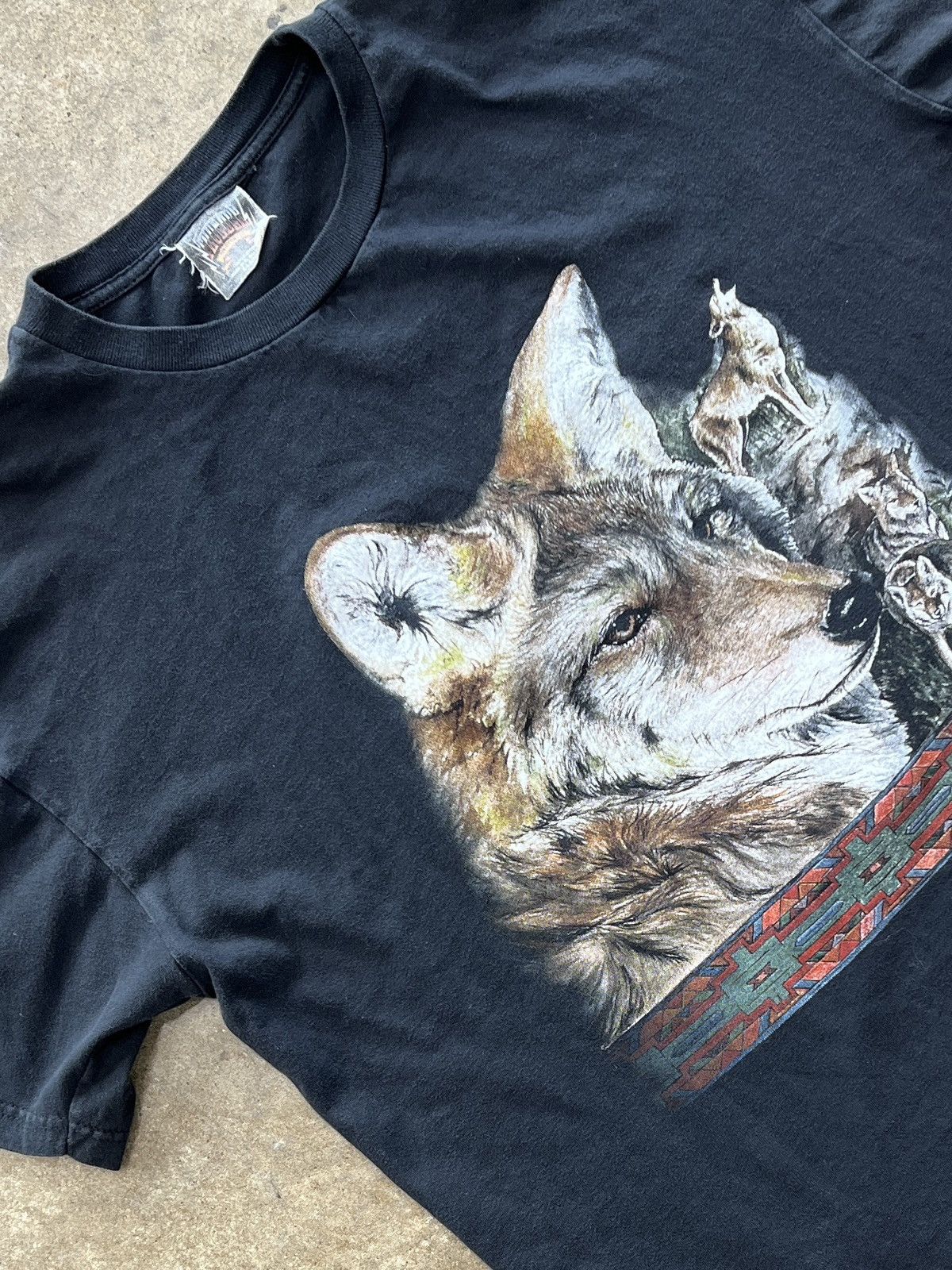Vintage Vintage Thunder Sportswear Nature Wolf Aztec Print Tee XL Size US XL / EU 56 / 4 - 1 Thumbnail