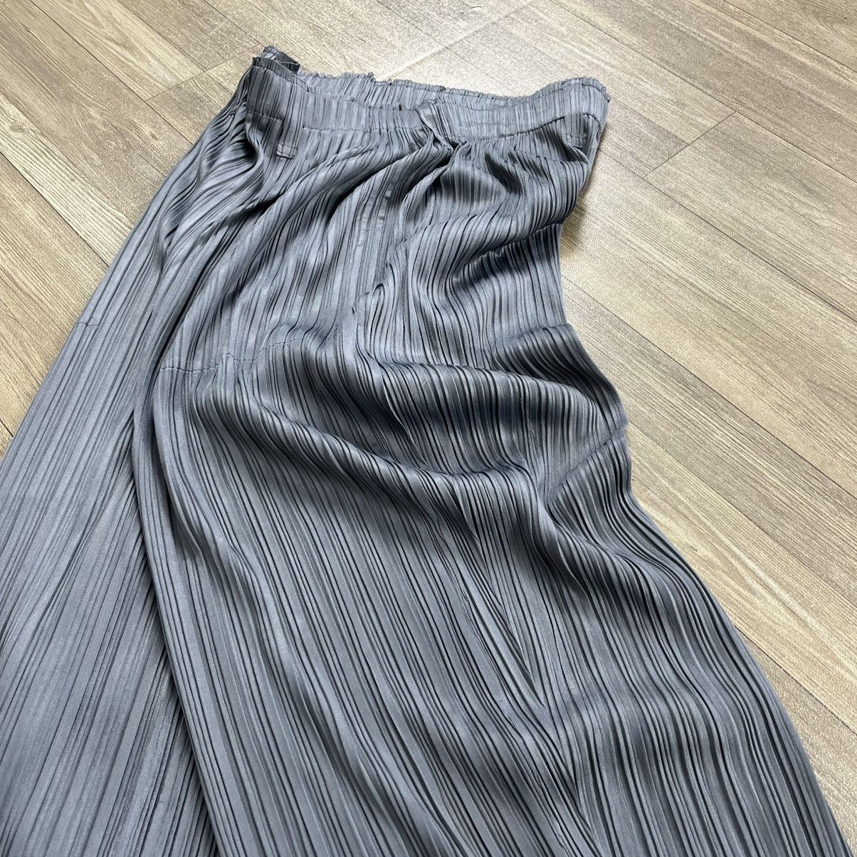 Homme Plisse Issey Miyake Vintage Pleats Please Issey Miyake Wide Leg Pants Dark Gray Size US 26 / EU 42 - 2 Thumbnail