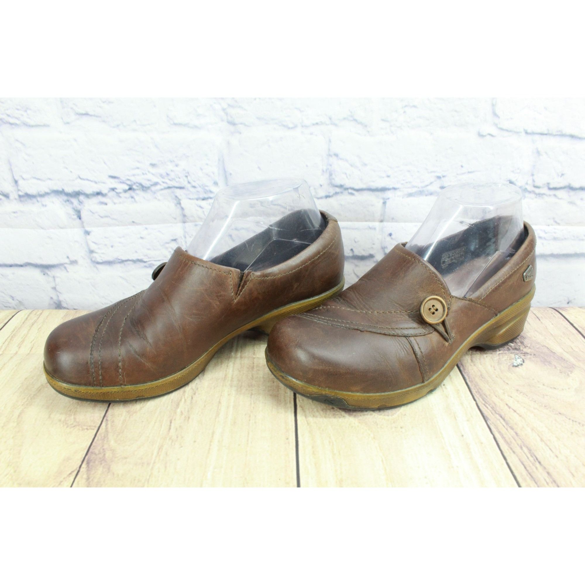 KEEN Keen Mora Button Leather Slip On Non Slip Casual Mule Clogs Size US 7 / IT 37 - 2 Thumbnail