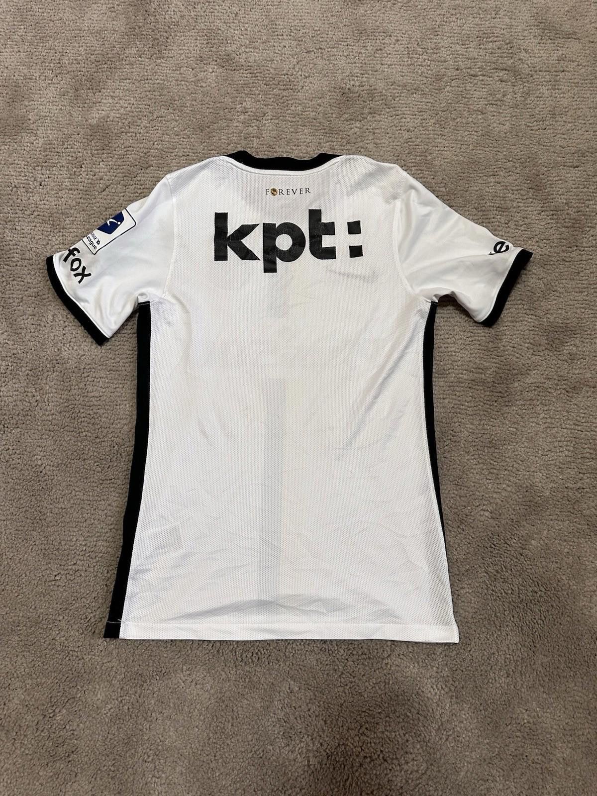 Nike YOUNG BOYS 2022/2023 AWAY FOOTBALL SHIRT NIKE SOCCER JERSEY Size US S / EU 44-46 / 1 - 8 Thumbnail