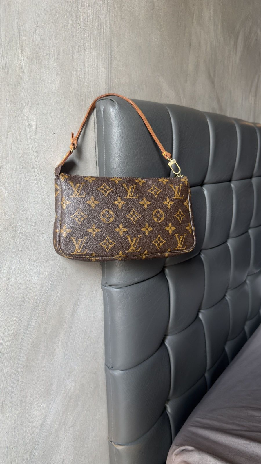 Louis Vuitton Louis Vuiton Pochette Size ONE SIZE - 2 Thumbnail