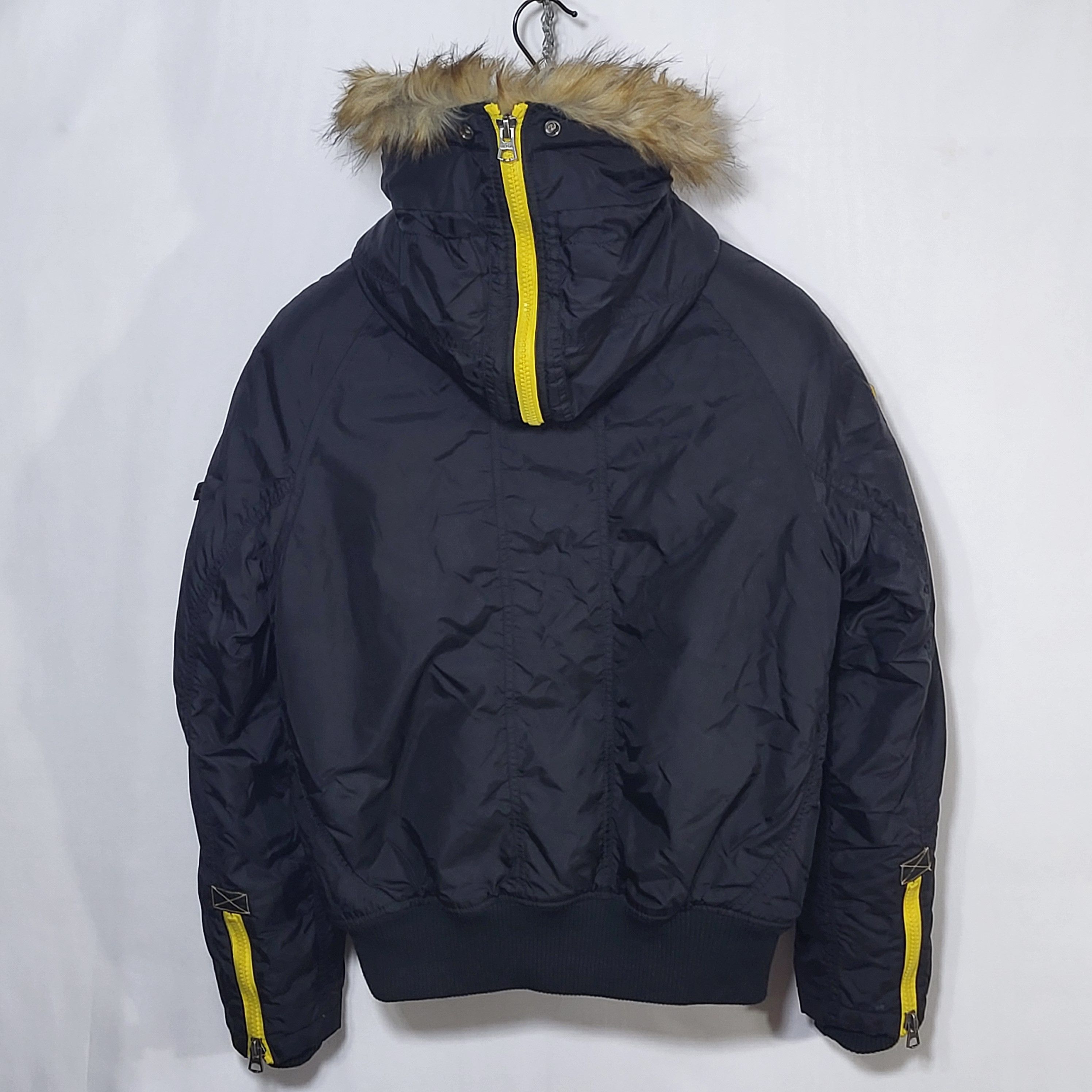 Alpha Industries Alpha Industries.Jacket bomber alaska.Size S but fit M. Size US S / EU 44-46 / 1 - 5 Thumbnail