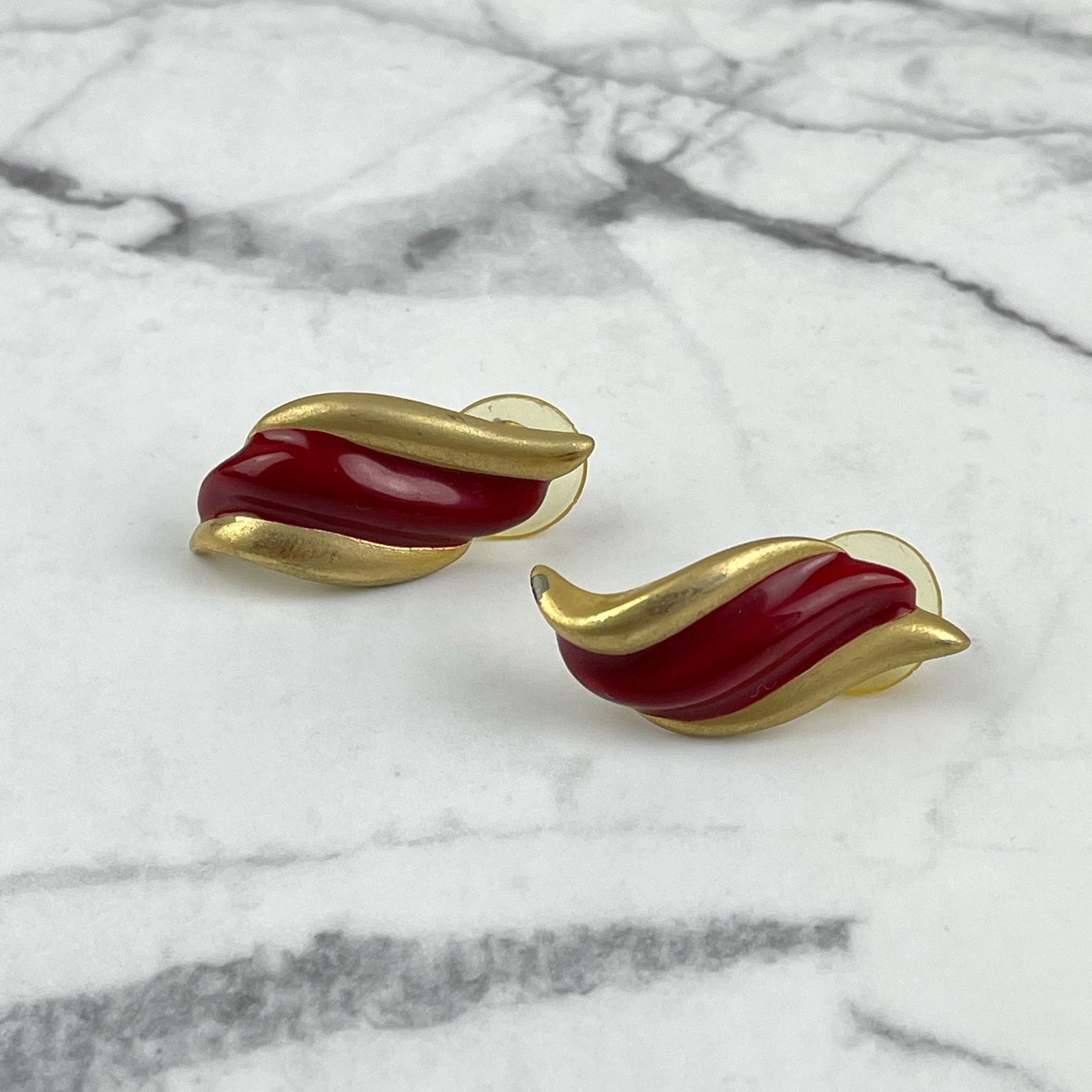 Vintage VTG 70’s 80’s Wavy Earrings Gold Red Enamel Retro Mob Wife Size ONE SIZE - 1 Thumbnail