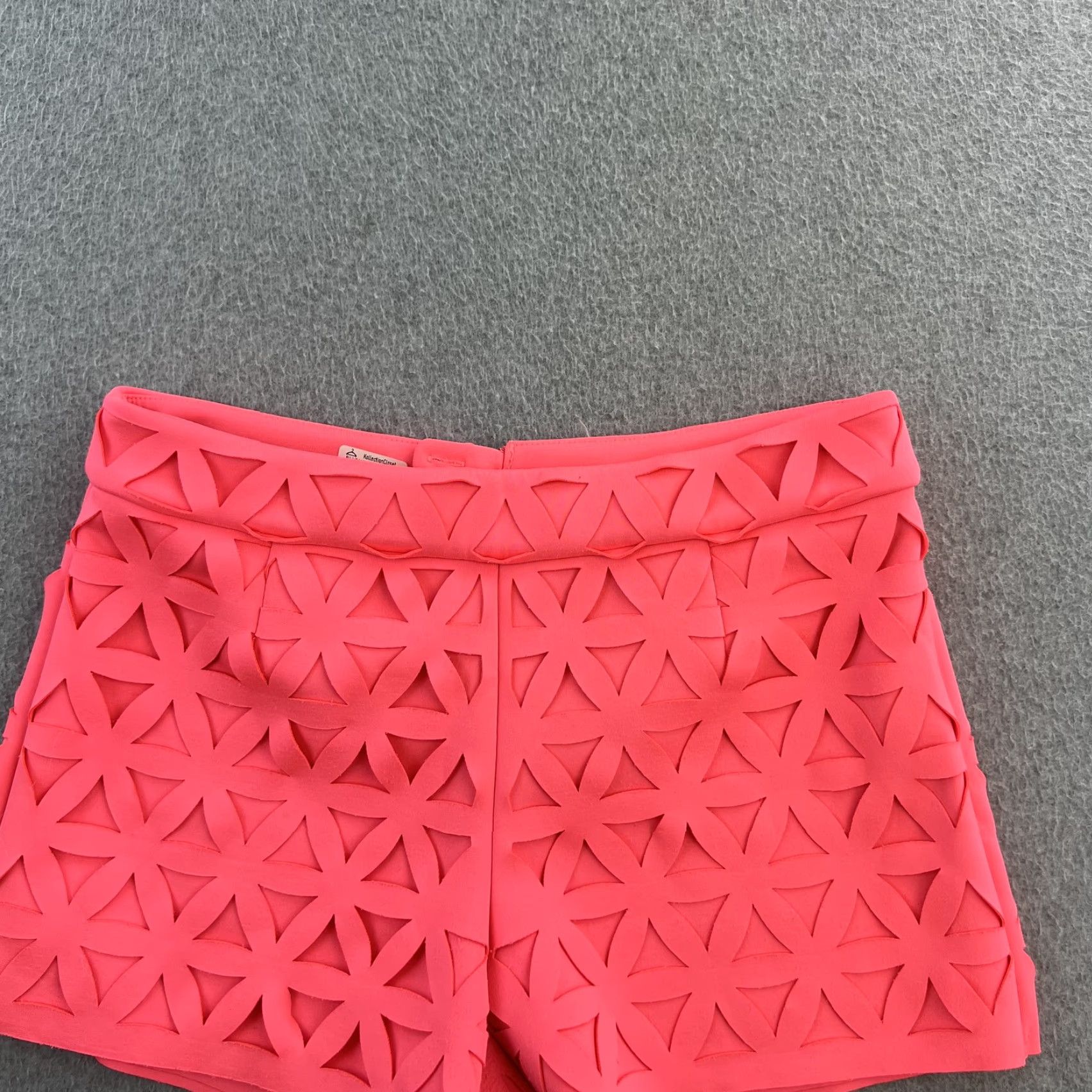 Lilly Pulitzer VINTAGE? Not Vintage. Lilly Pulitzer Shorts Womens 00 Pink Laser Cut Geometric Scallop Hem Dressy Summer Size 24" / US 00 / IT 34 - 7 Thumbnail