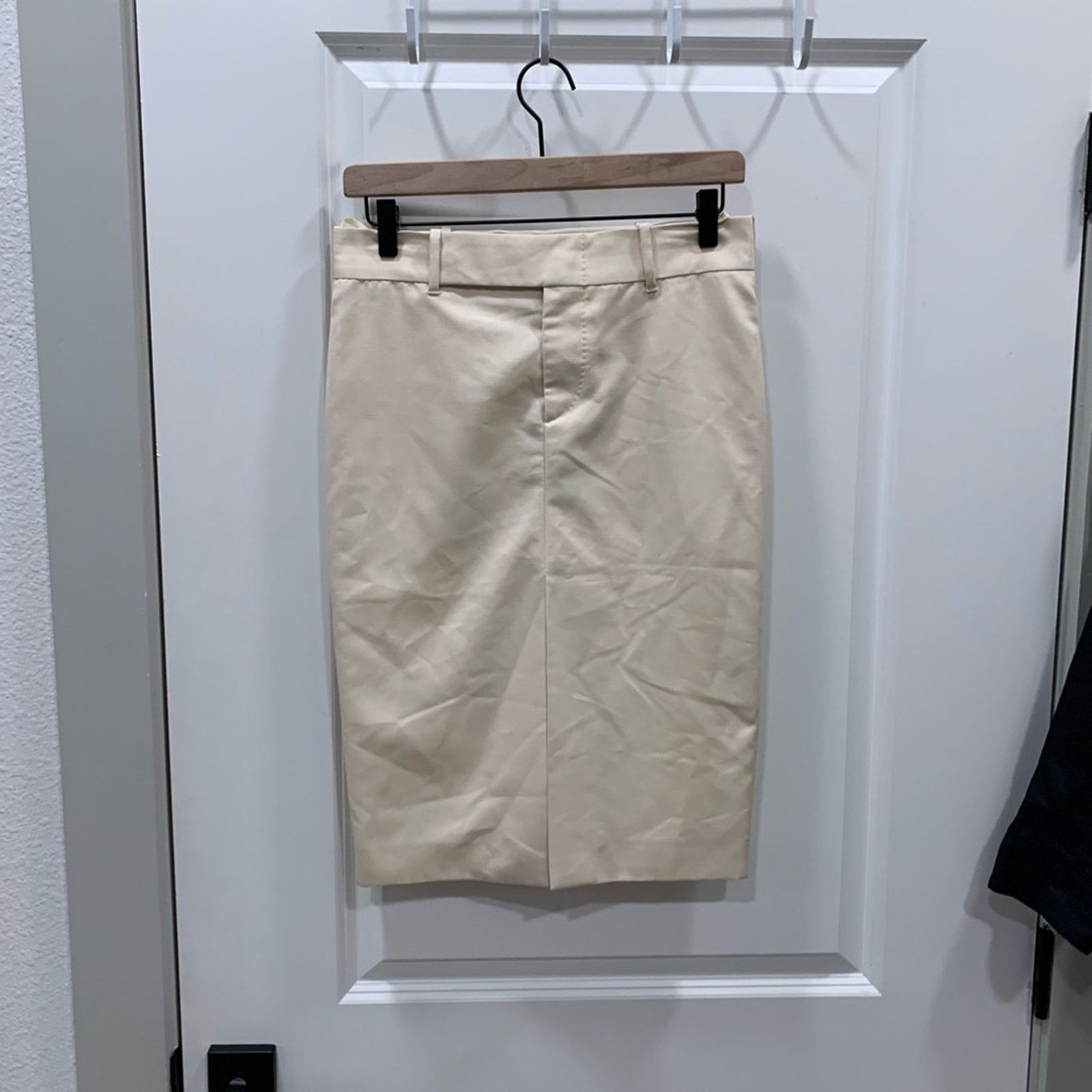 Gucci Vintage Gucci Tom Ford Beige Tan Knee Length Skirt NWT 38 2 Size 26" / US 2 / IT 38 - 2 Thumbnail