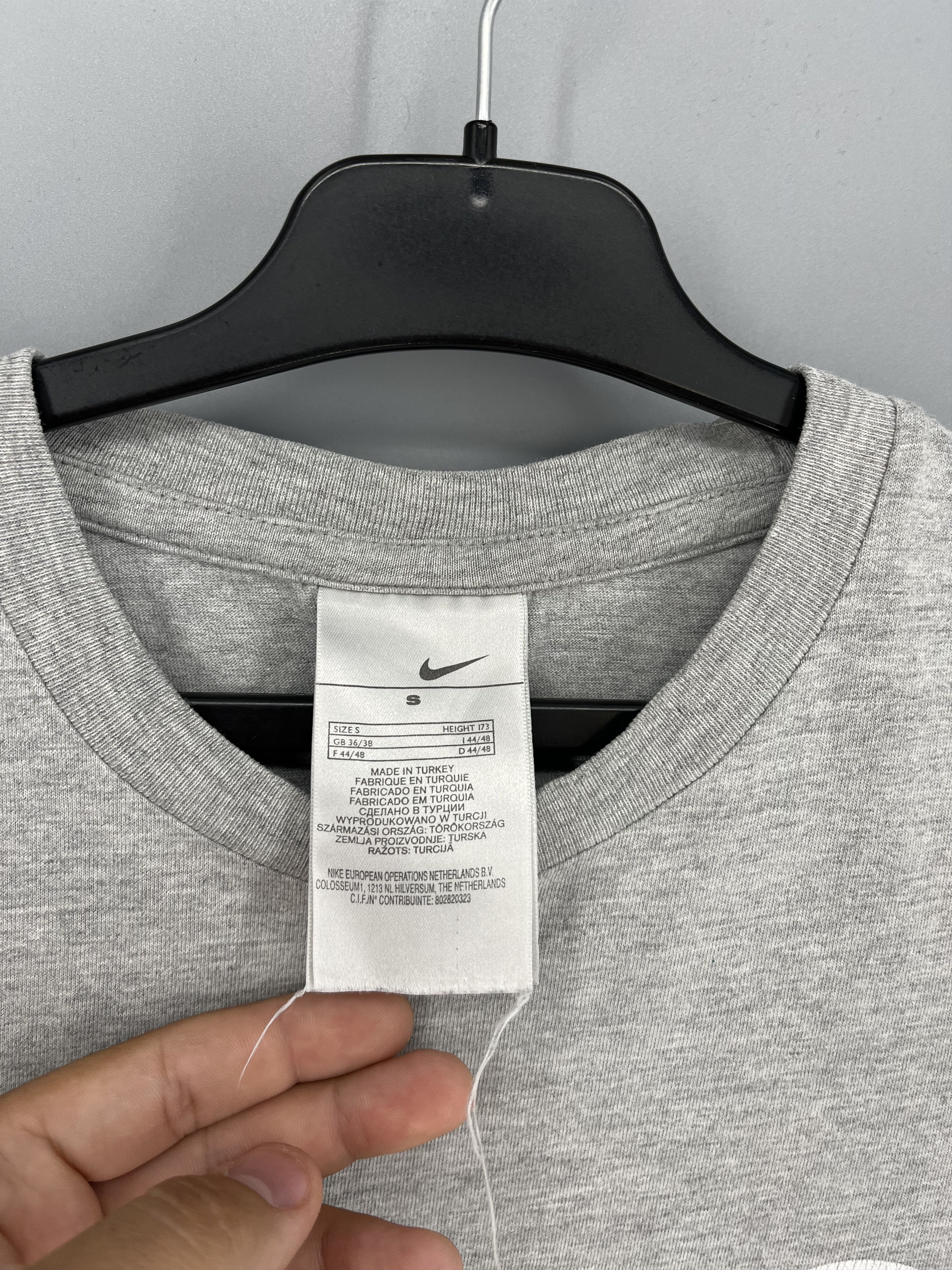 Nike Vintage Y2K Nike Center Swoosh Logo T-Shirt Size S Size US S / EU 44-46 / 1 - 7 Thumbnail