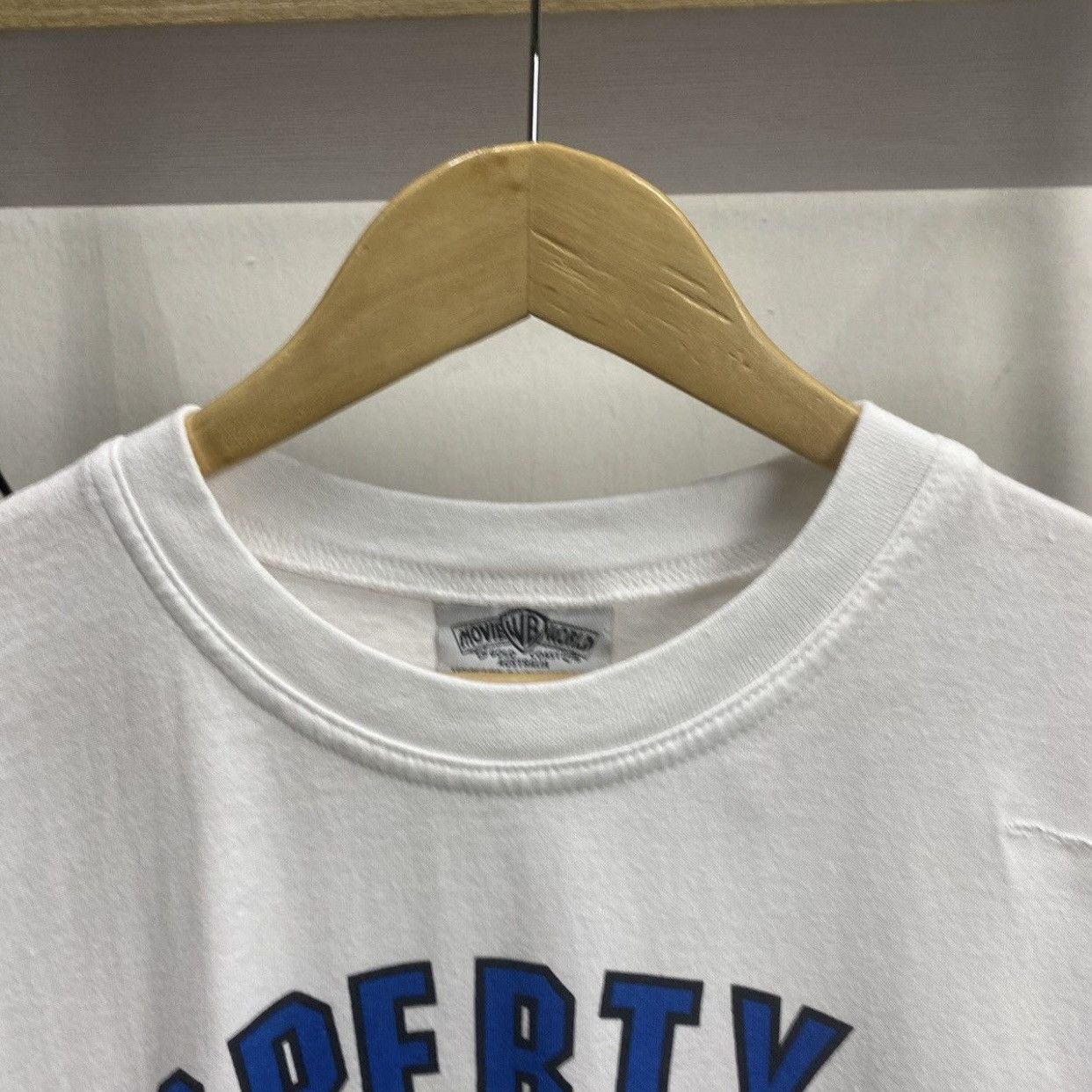 Warner Bros VTG Warner Bros. Movie World Australia T-shirt Looney Tunes Size US L / EU 52-54 / 3 - 9 Thumbnail