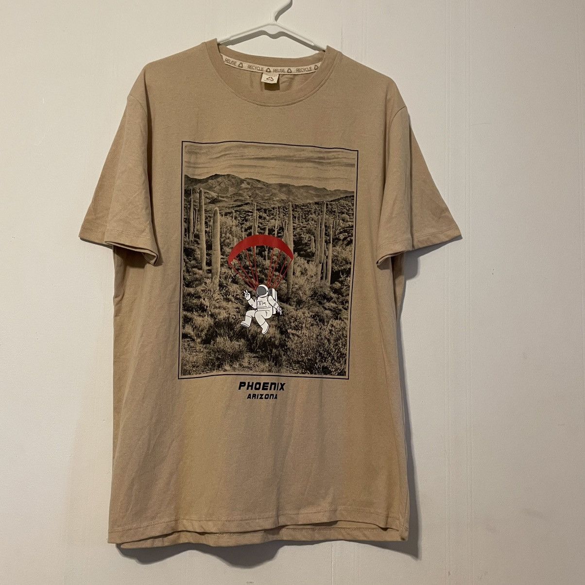 Other Phoenix Arizona Tan Graphic T-Shirt Desert Print Astronaut Size US L / EU 52-54 / 3 - 1 Thumbnail