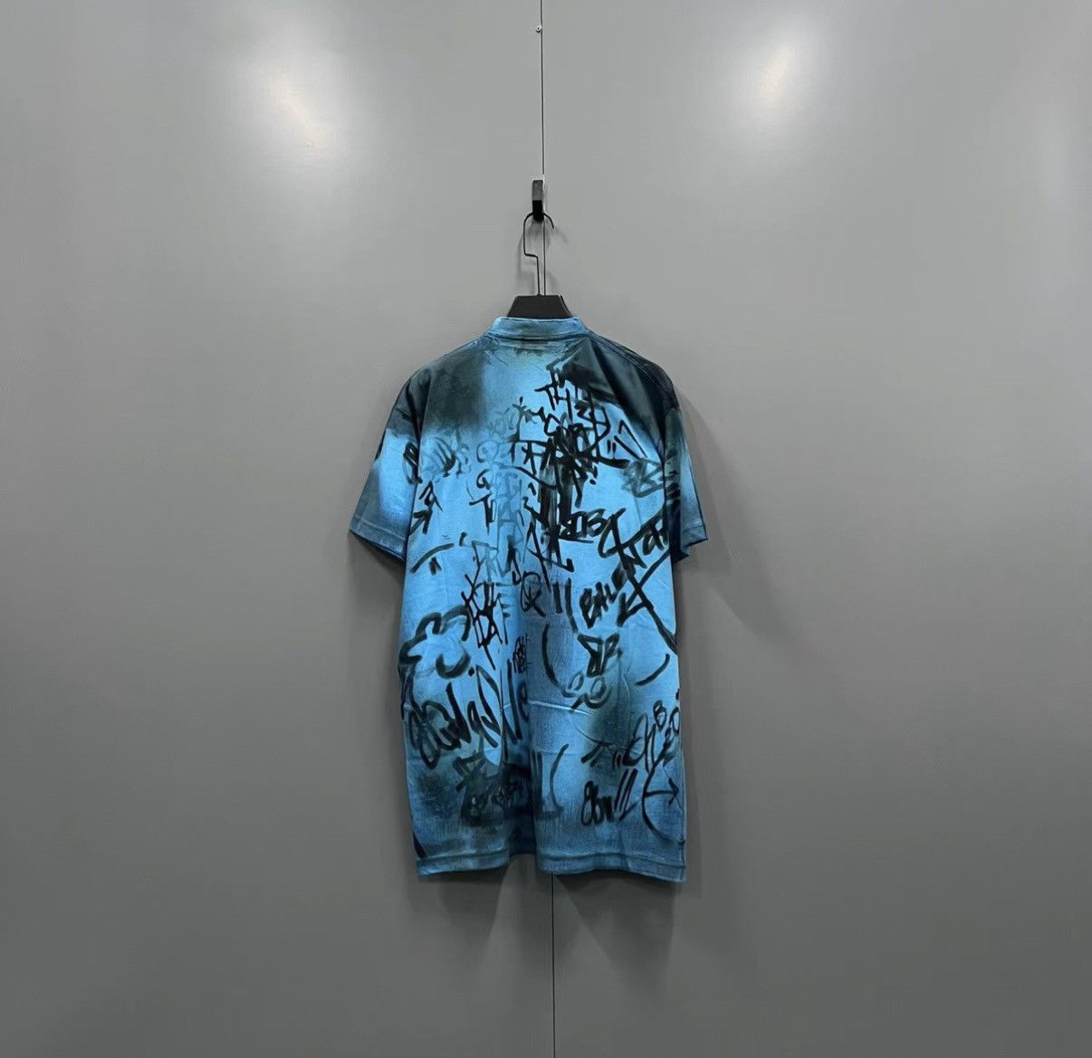 Balenciaga Balenciaga Blue Graffiti Logo Short Sleeve T-shirt J41 Size US XS / EU 42 / 0 - 2 Thumbnail