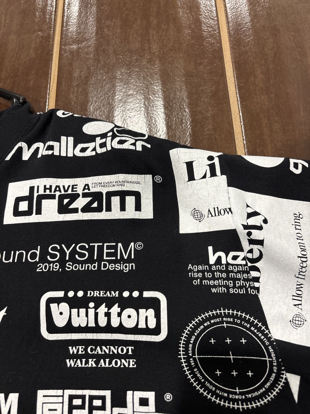 Louis Vuitton USED Louis Vuitton Virgil Abloh All Over Logo Tee Size XXL Size US XL / EU 56 / 4 - 3 Thumbnail