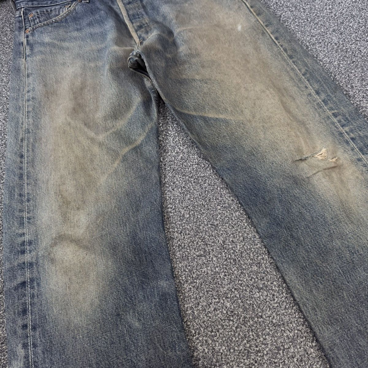 Levi's Vintage Clothing 🇺🇸 Vintage 1997 Levis 501 Super Distressed Dirty Washed Denim Size US 33 - 4 Thumbnail