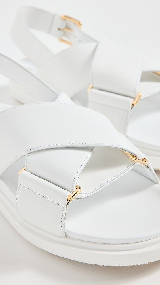 o1s22i1n0525 Fussbett Sandals in White