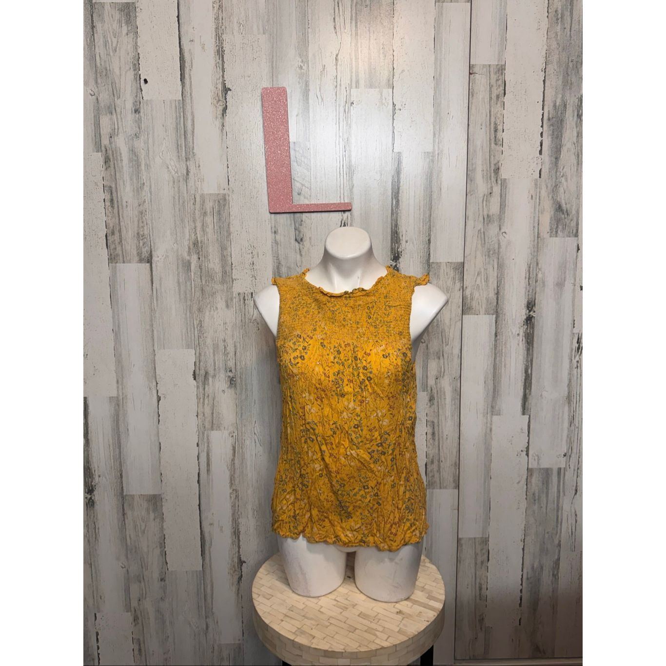 Old Navy Old Navy Yellow Floral Textured Tank Top Women’s Large | Boh Size L / US 10 / IT 46 - 1 Thumbnail