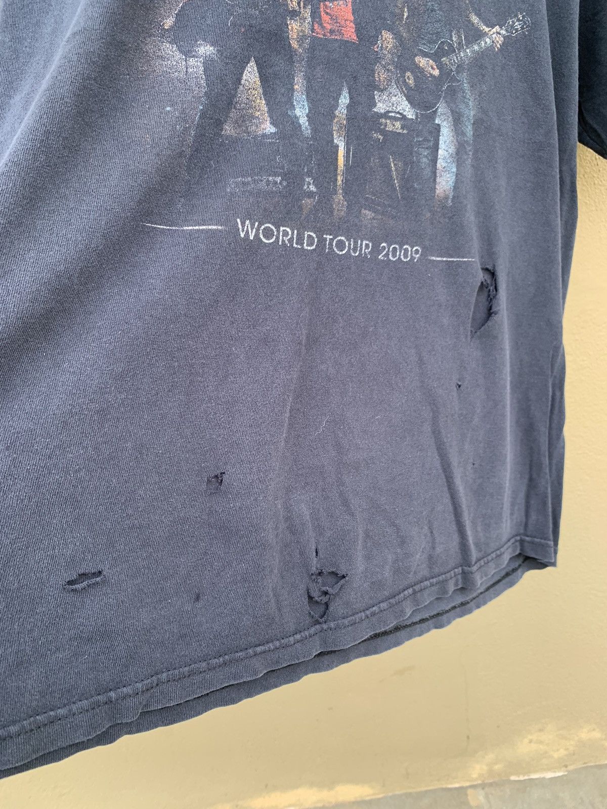 Band Tees Distressed THRASHED Faded Jonas Brothers world Tour Tshirt Size US L / EU 52-54 / 3 - 2 Thumbnail