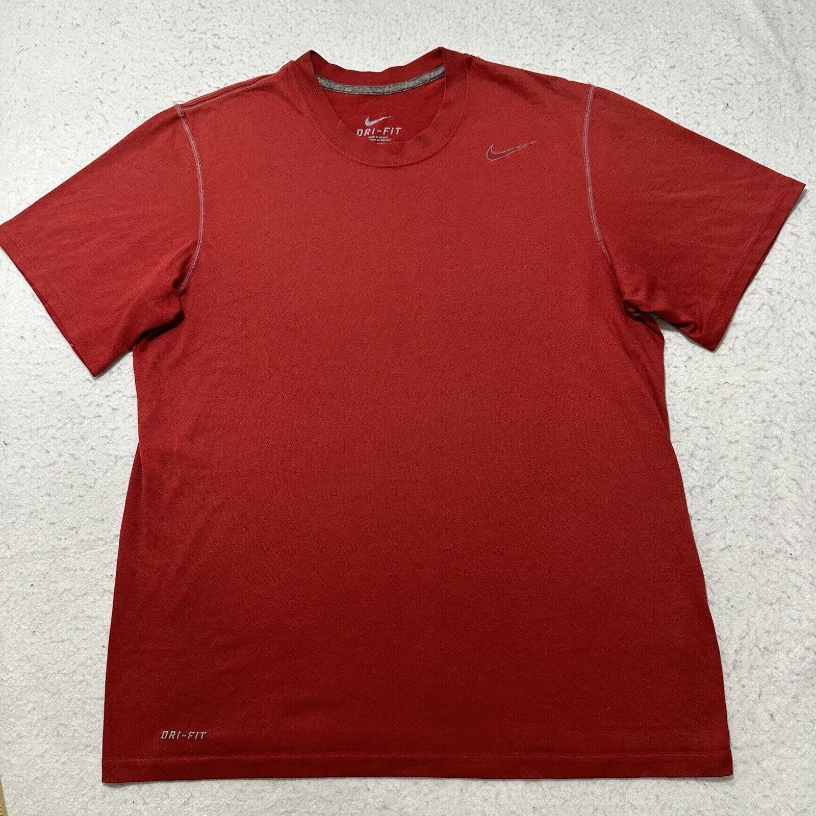 Nike Nike Dri Fit Medium Red Athletic T Shirt Swoosh Logo Size US M / EU 48-50 / 2 - 1 Thumbnail