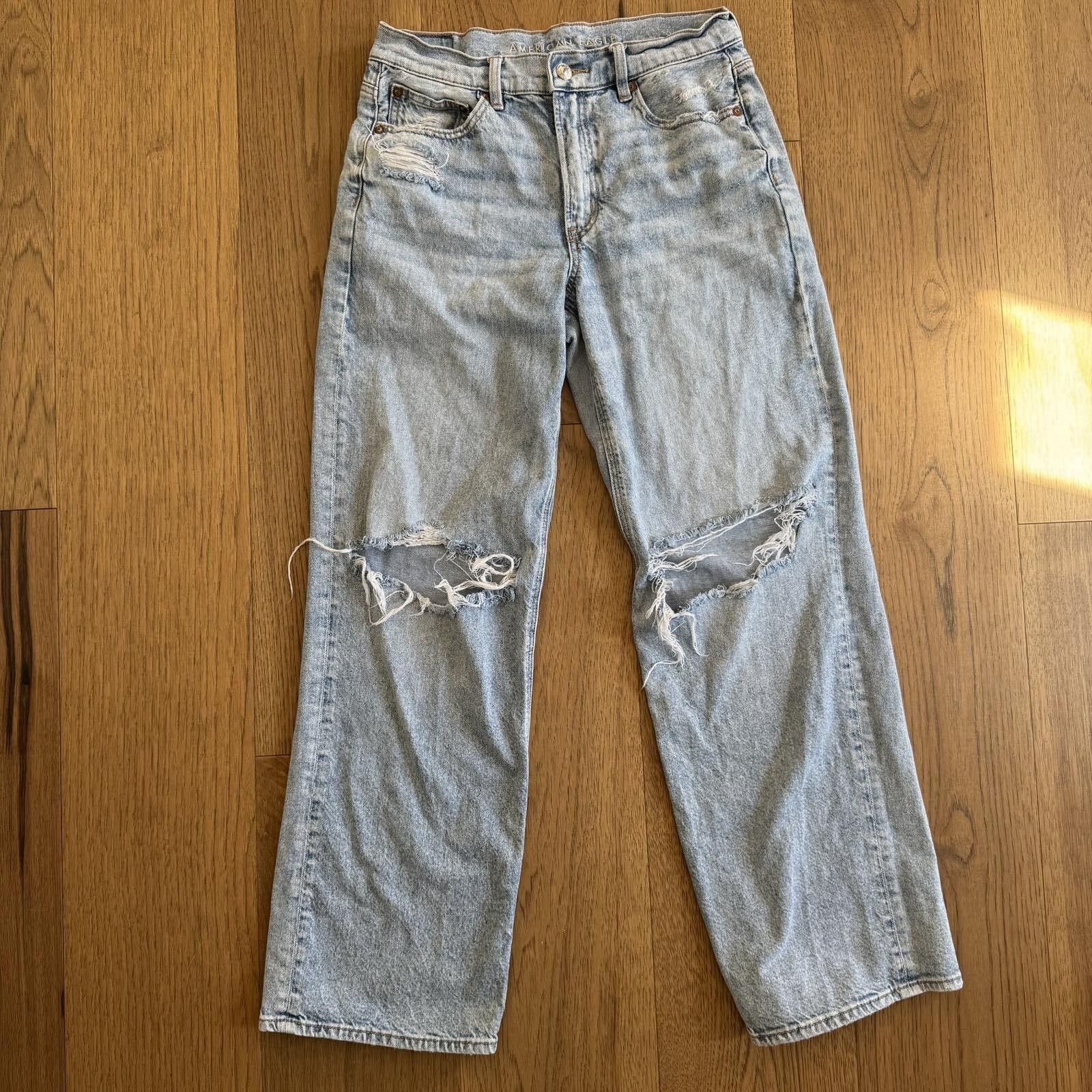 American Eagle Outfitters American Eagle Light Wash Strigid Distressed Jeans Size 6R Size 28" / US 6 / IT 42 - 1 Thumbnail