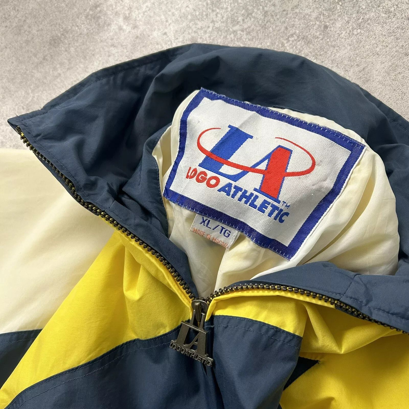 NCAA × Vintage MICHIGAN WOLVERINES LOGO ATHLETIC SHARK TOOTH JACKET SPLASH Size US XL / EU 56 / 4 - 8 Thumbnail