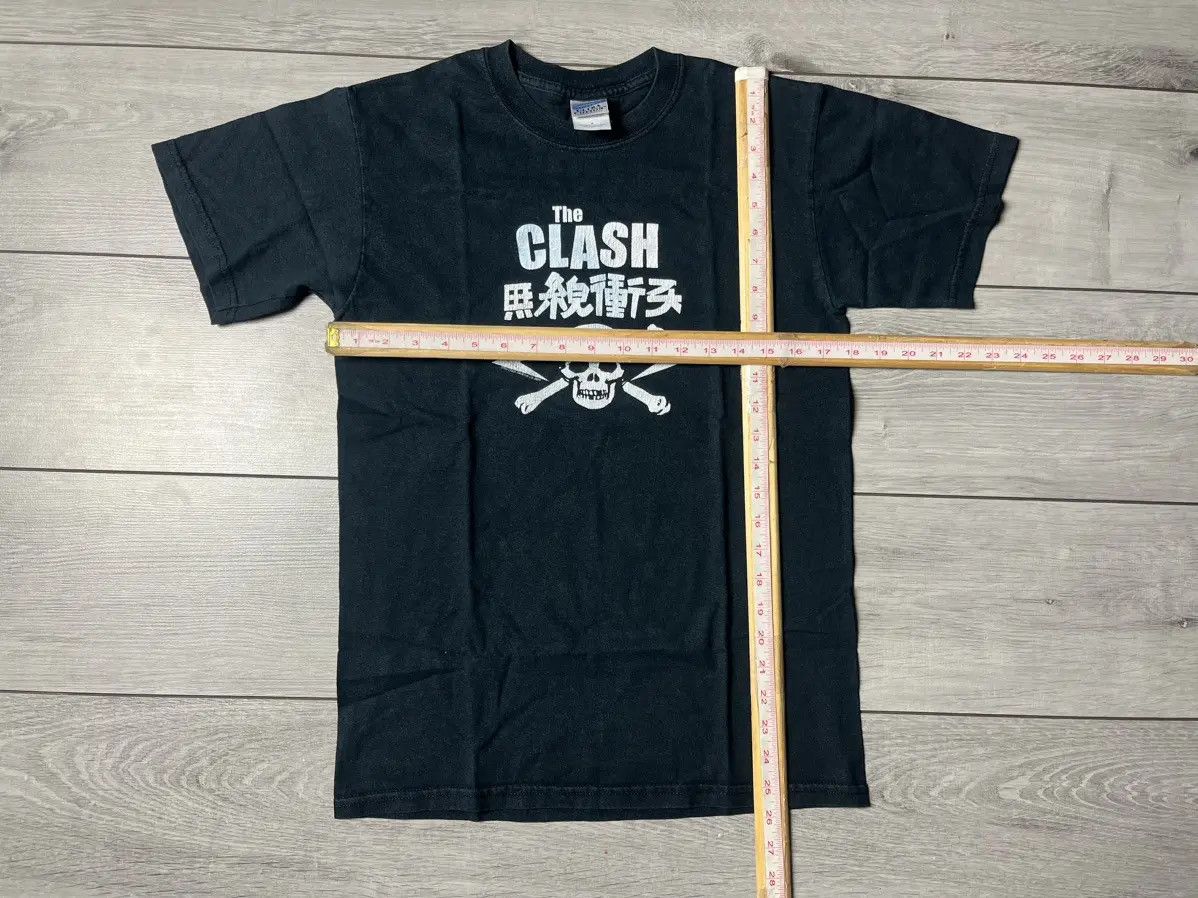 Band Tees Vintage The Clash rock punk Tshirt 2004 Size US S / EU 44-46 / 1 - 8 Thumbnail