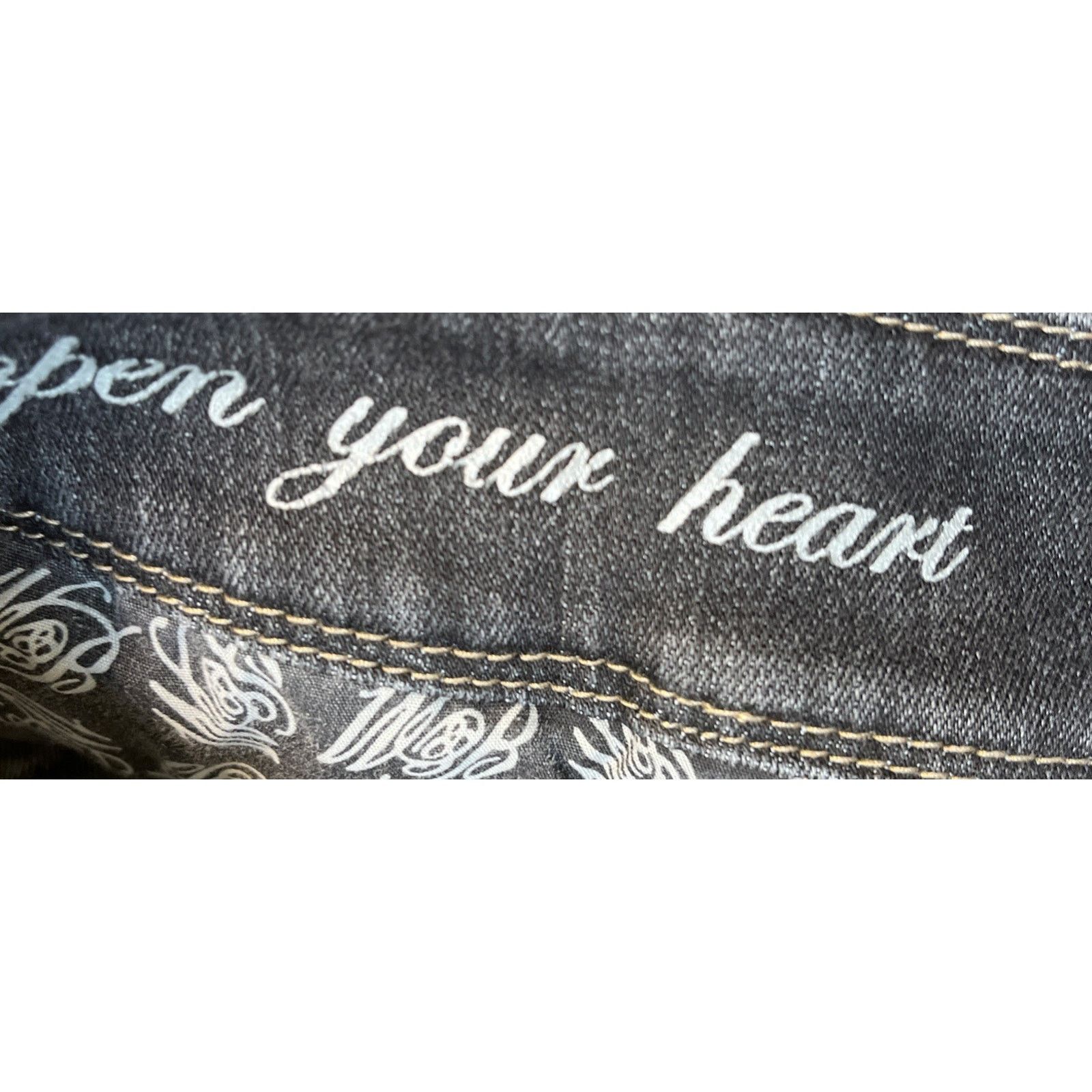 White House Black Market White House Black Market Open Your Heart Skirt Size 6 Size 28" / US 6 / IT 42 - 4 Thumbnail