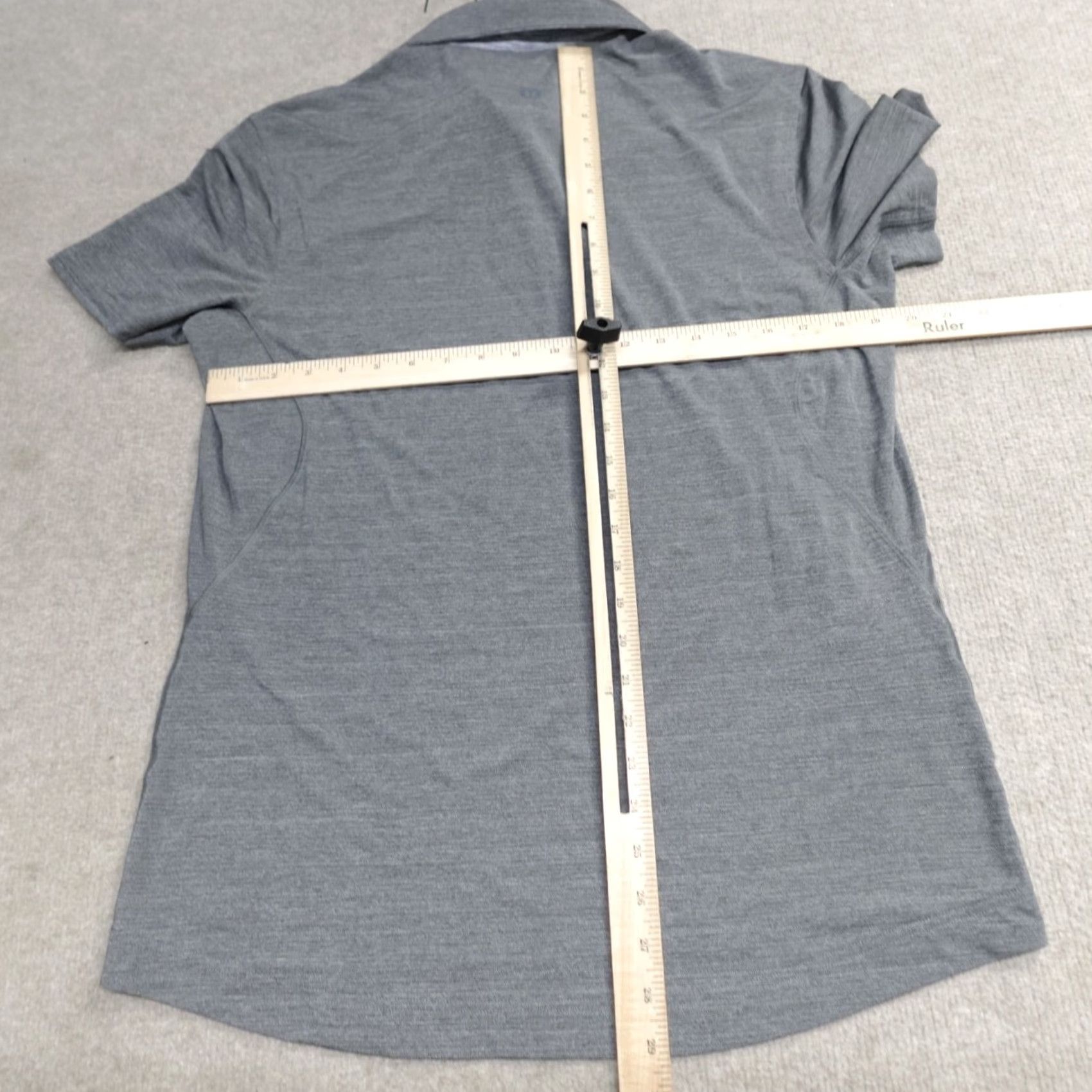 Lululemon Lululemon Polo Shirt Gray Solid Short Sleeve 4 Buttons Large Mens Shirt Polo Ladies? Size US L / EU 52-54 / 3 - 5 Thumbnail