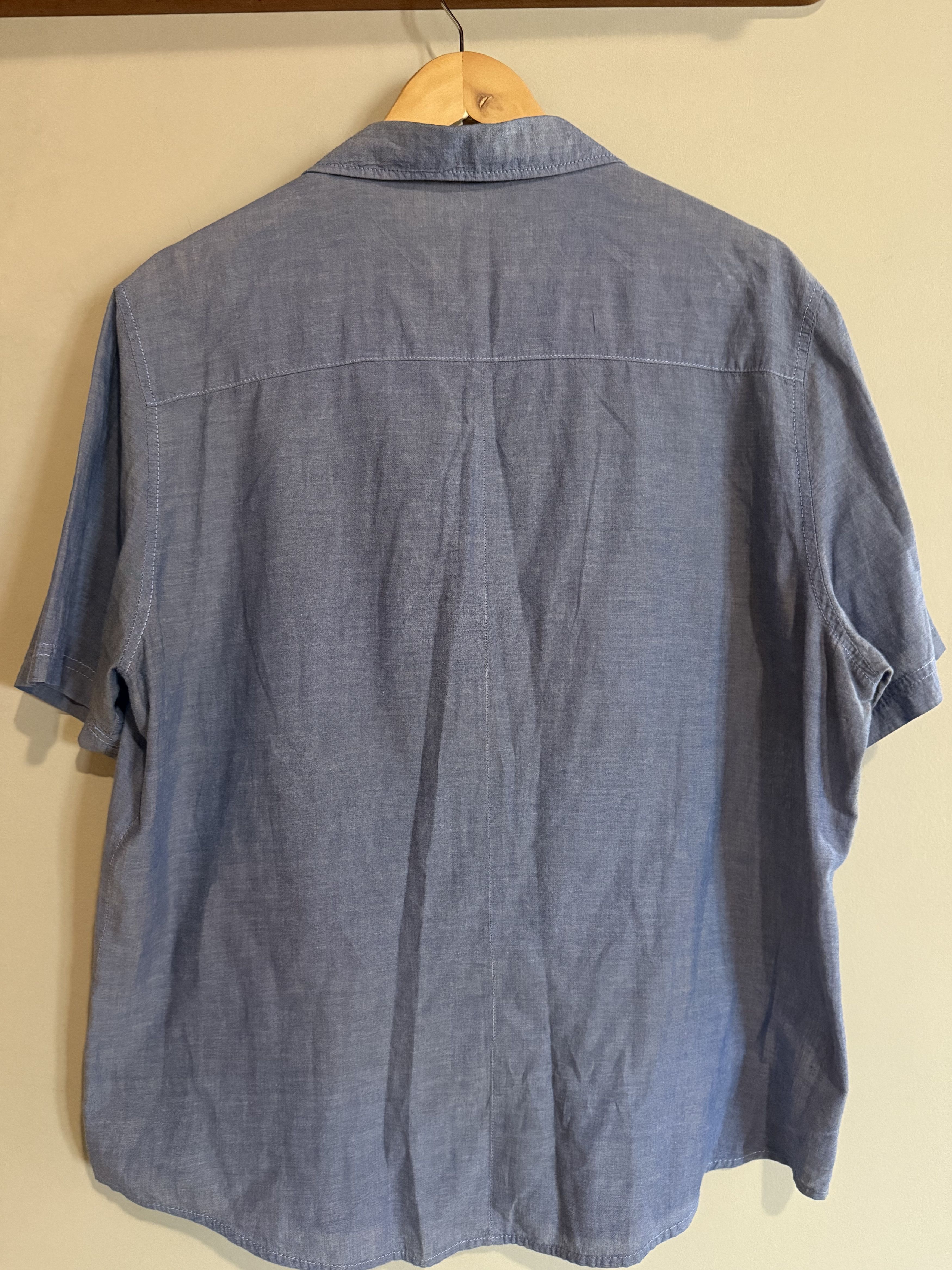H&M H&M Lightweight Blue Chambray S/S Shirt, Men's Large Size US L / EU 52-54 / 3 - 3 Thumbnail