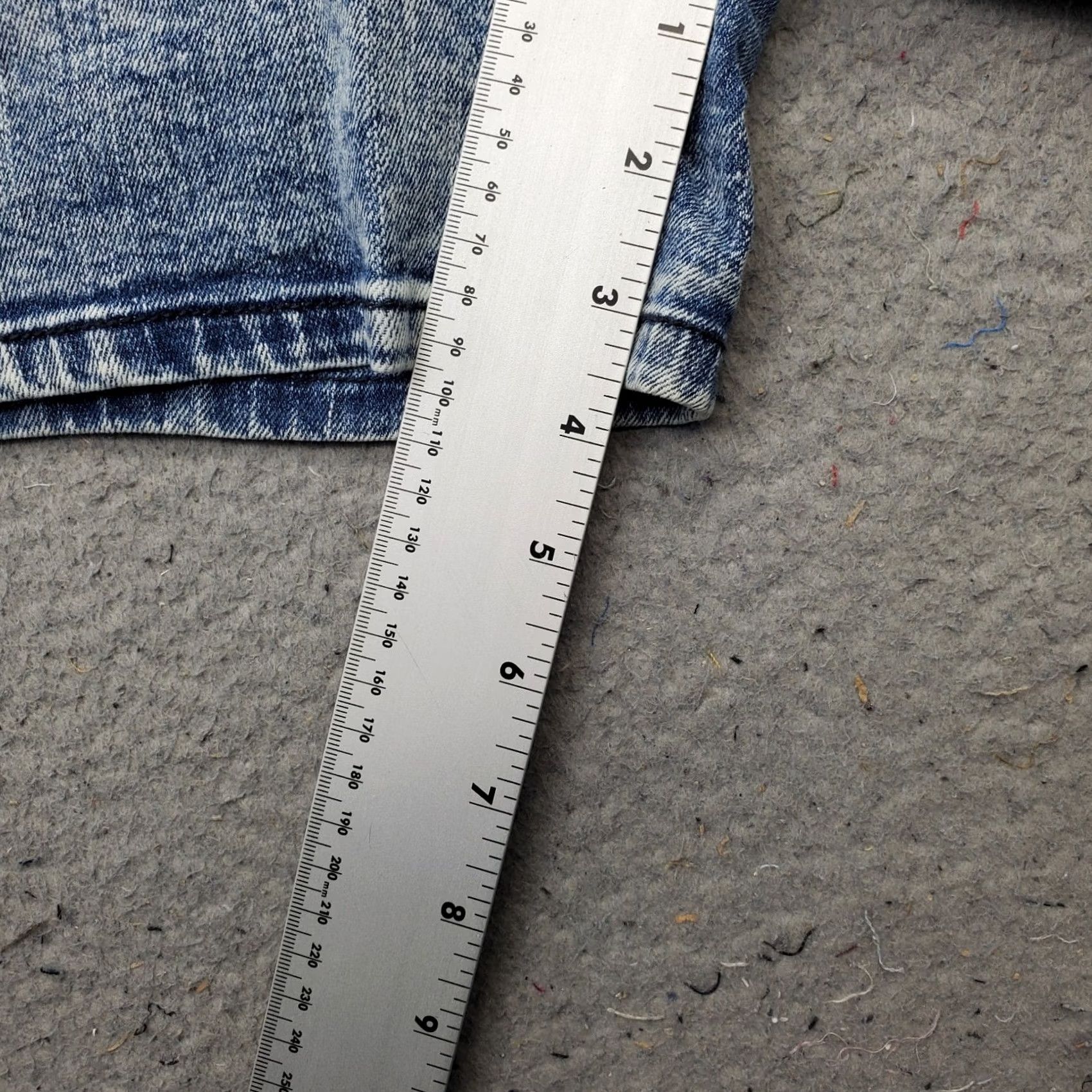 Vintage New York & Company Montauk Jeans Shorts Womens 6 Blue Denim Stretch Lower Waist 5-Pocket Design 3.75 Inseam Casual Outdoor Mens Womens Girls Size 28" / US 6 / IT 42 - 4 Thumbnail