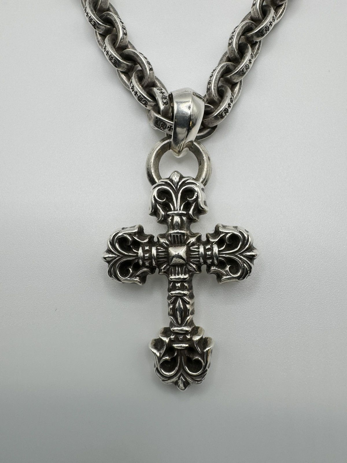 image of Chrome Hearts 20’’ Lrg. Paper Chain & Filigree Cross Pendant in Silver, Men's