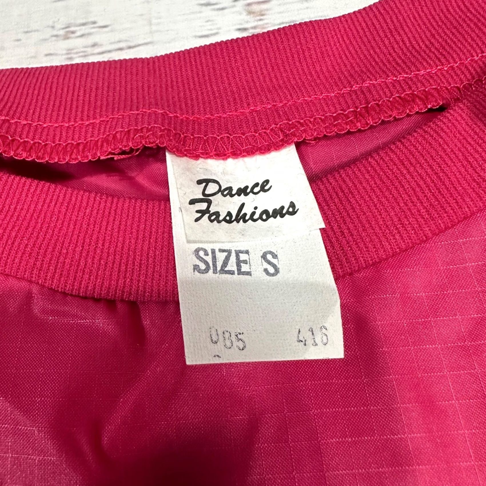 DANCER Dance Fashions Girls Cropped Dance Top Sz S Pink Nylon Short Sleeve Pullover Size US S / EU 44-46 / 1 - 5 Thumbnail