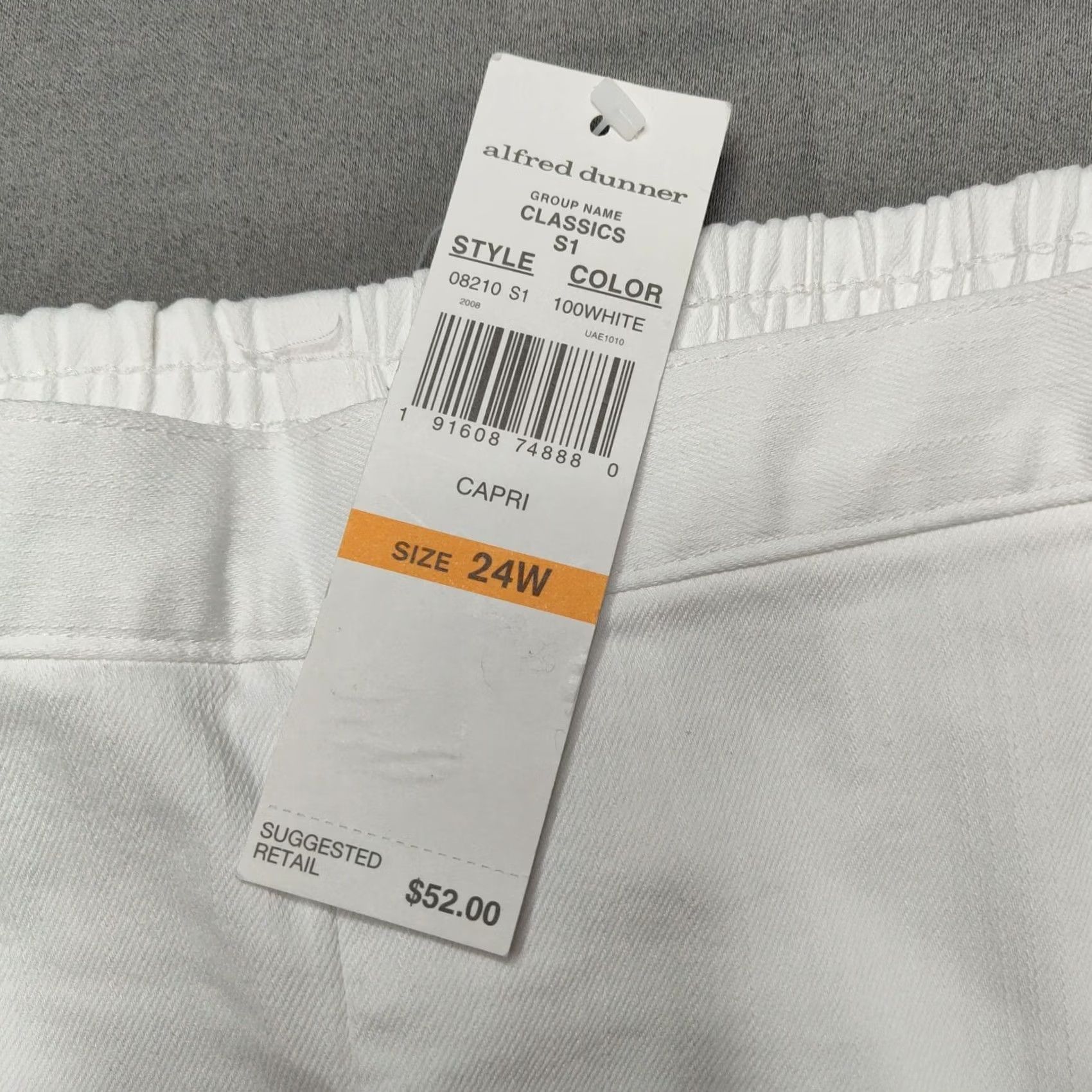 Vintage Alfred Dunner Classics Women Plus 24W Pull On White Denim Capri Pants NEW Size 42" / US 20 - 6 Thumbnail
