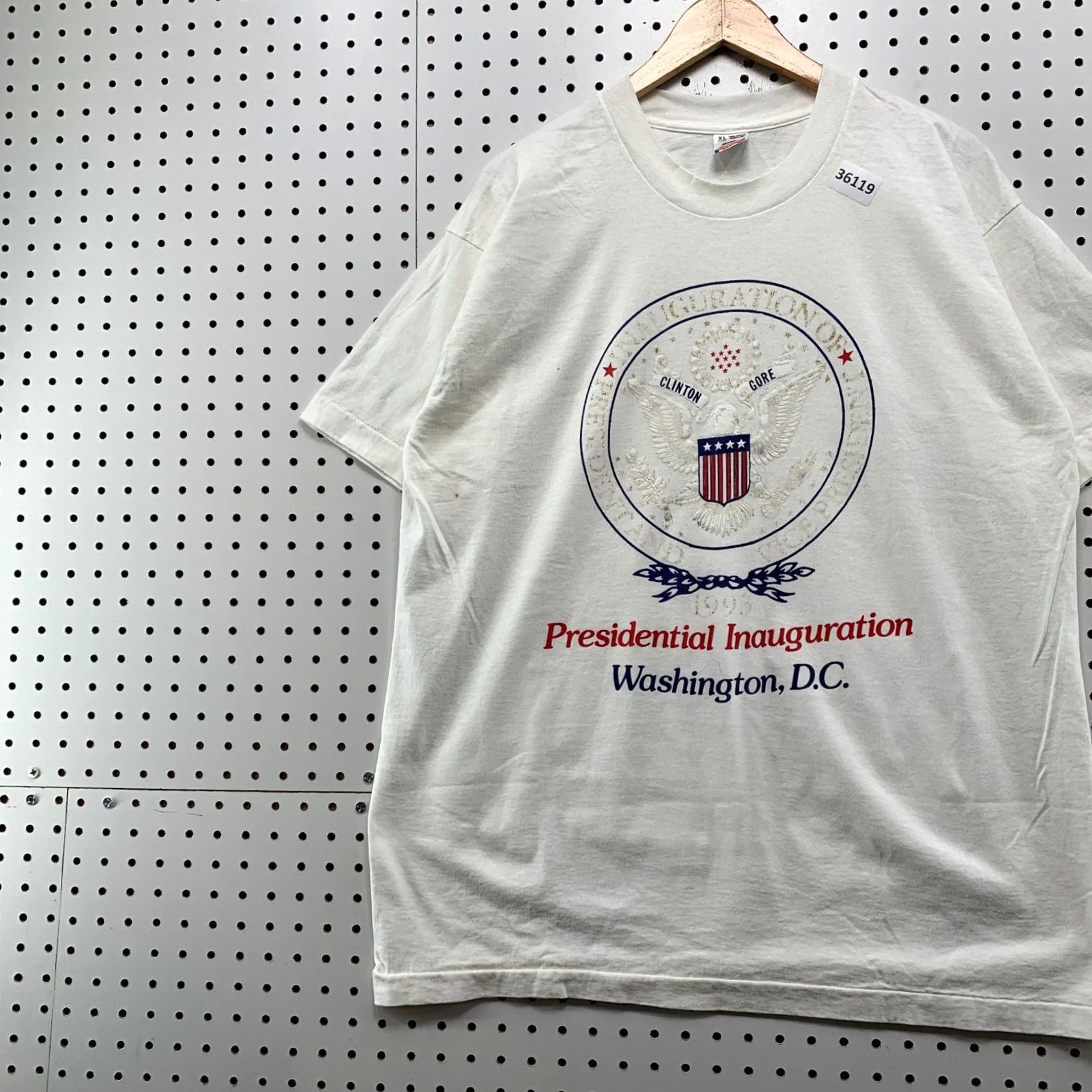 Fruit Of The Loom VINTAGE Bill Clinton USA Inauguration Shirt Mens XL White 1993 90s USA 23x30.5 Crew Neck Short Sleeve Fruit of the Loom T-Shirt} Size US XL / EU 56 / 4 - 3 Thumbnail