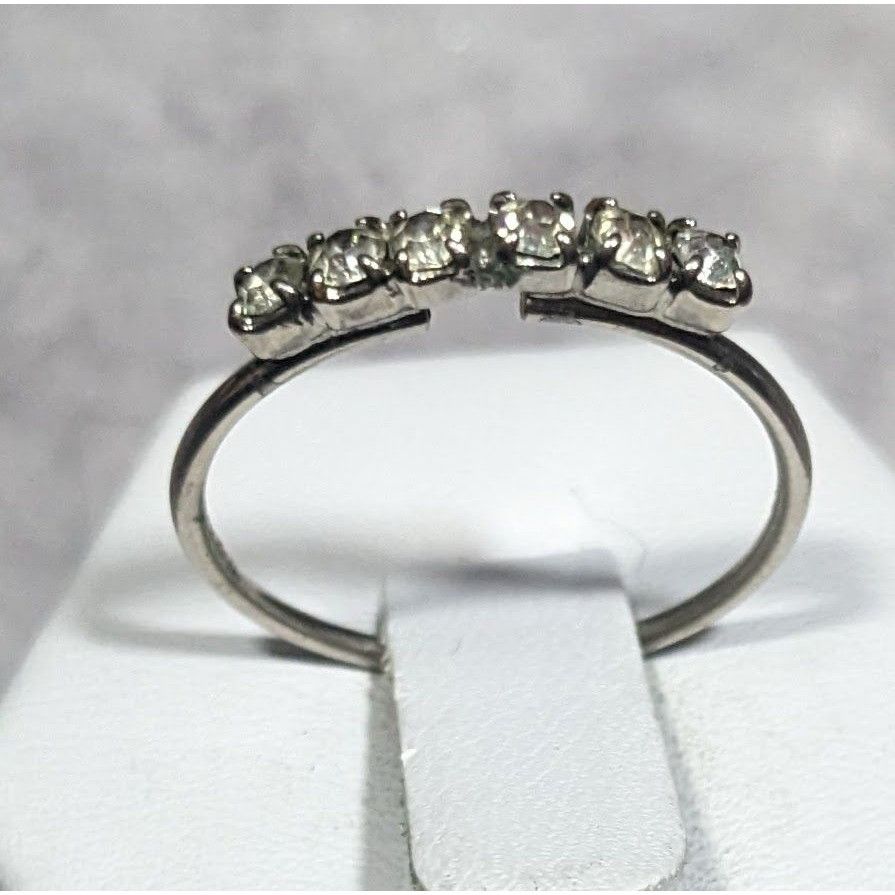 Other Simple Elegant Rhinestone Line Silver Tone Ring Size 8 1/4 Size ONE SIZE - 3 Thumbnail