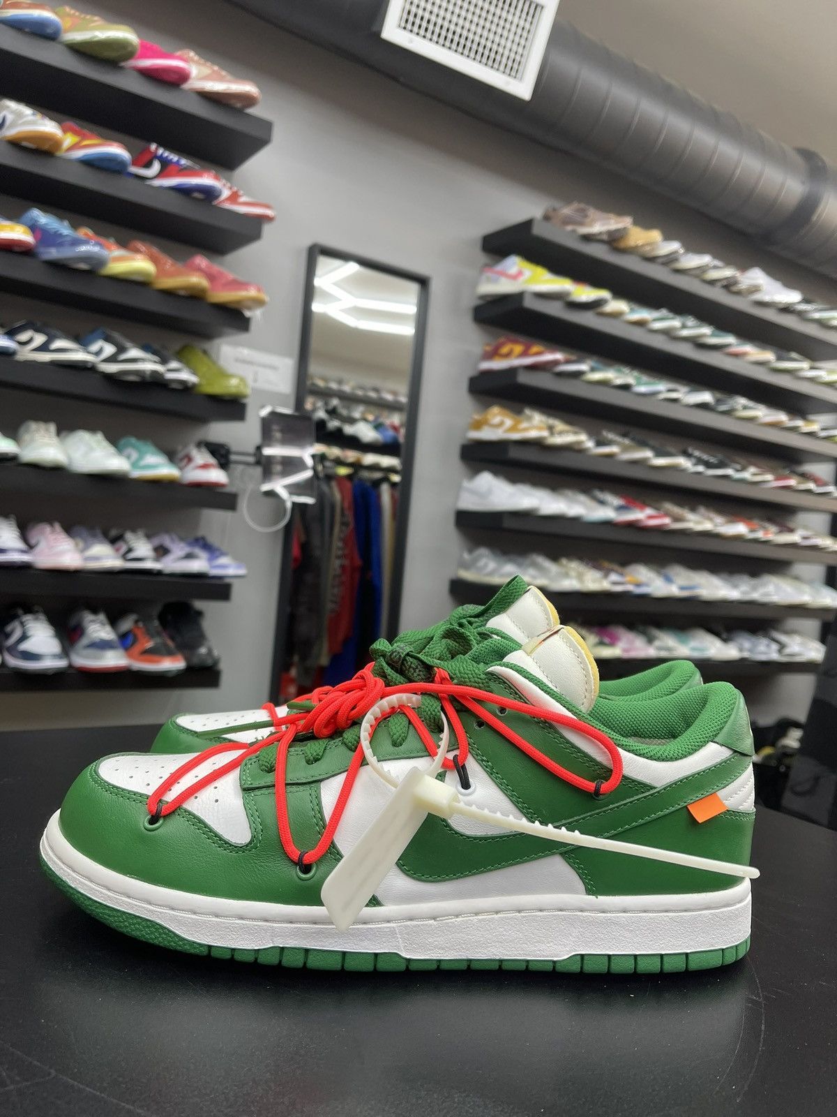 Nike × Off-White Size 11 - Nike Dunk Low Off White Pine Green Size US 11 / EU 44 - 1 Thumbnail