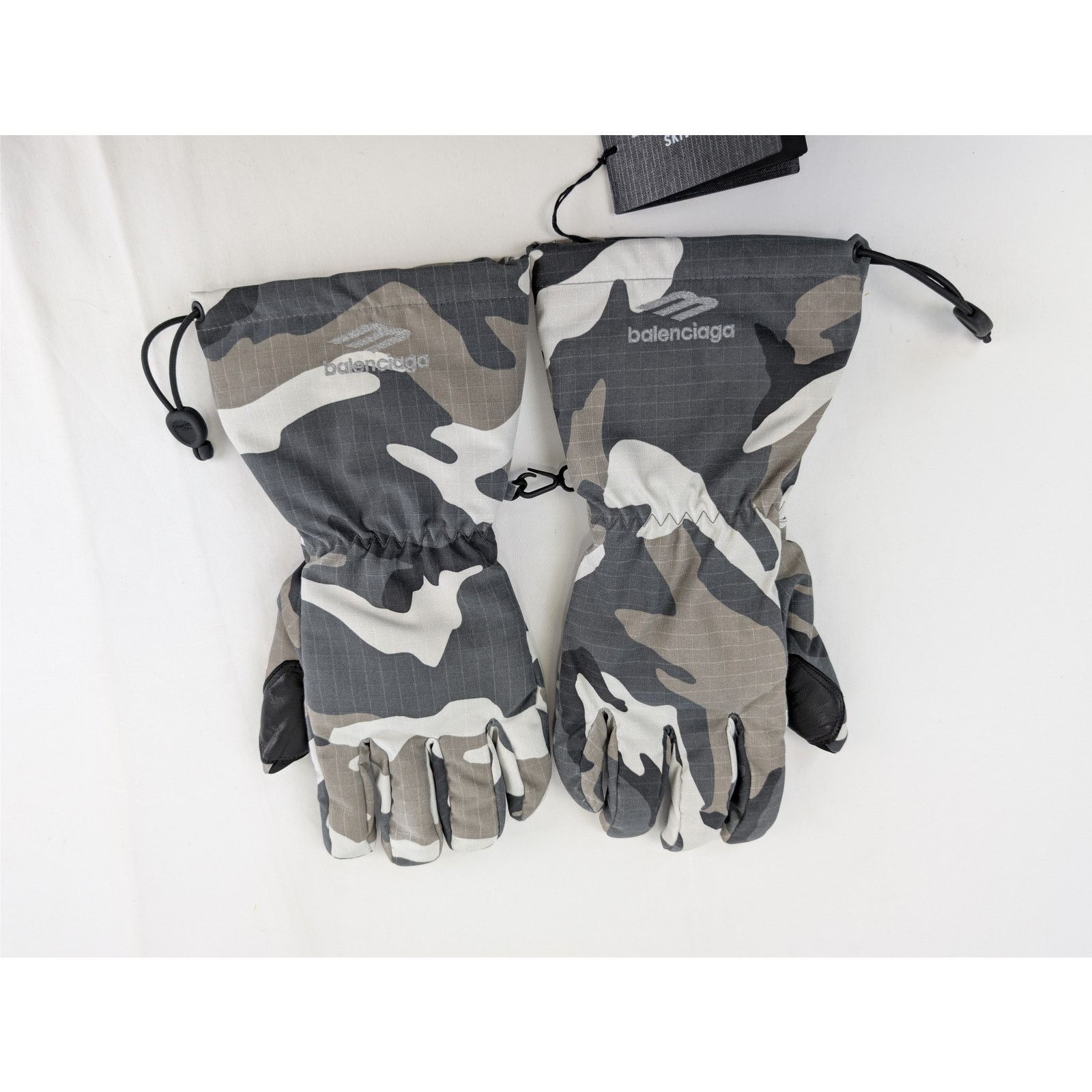 Balenciaga o1rshd1 Size: M / Ski Gloves in Camo / Grey / White Size ONE SIZE - 5 Thumbnail