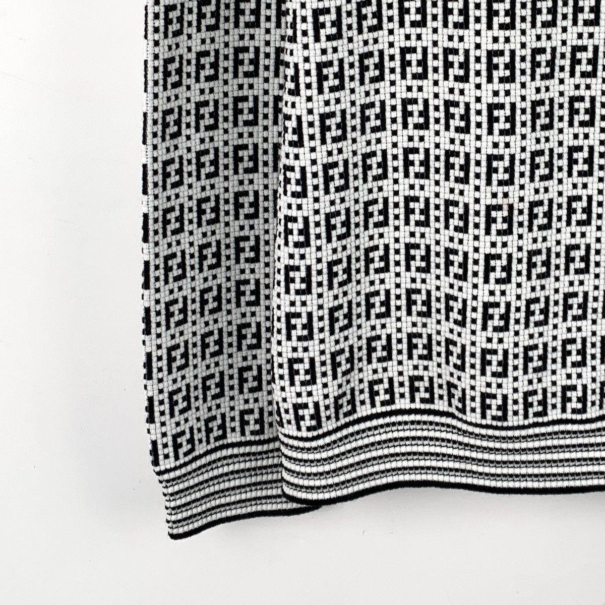 Fendi Fendi Black & White Color Long Sleeve Knit Sweater K26WX Size US M / EU 48-50 / 2 - 4 Thumbnail