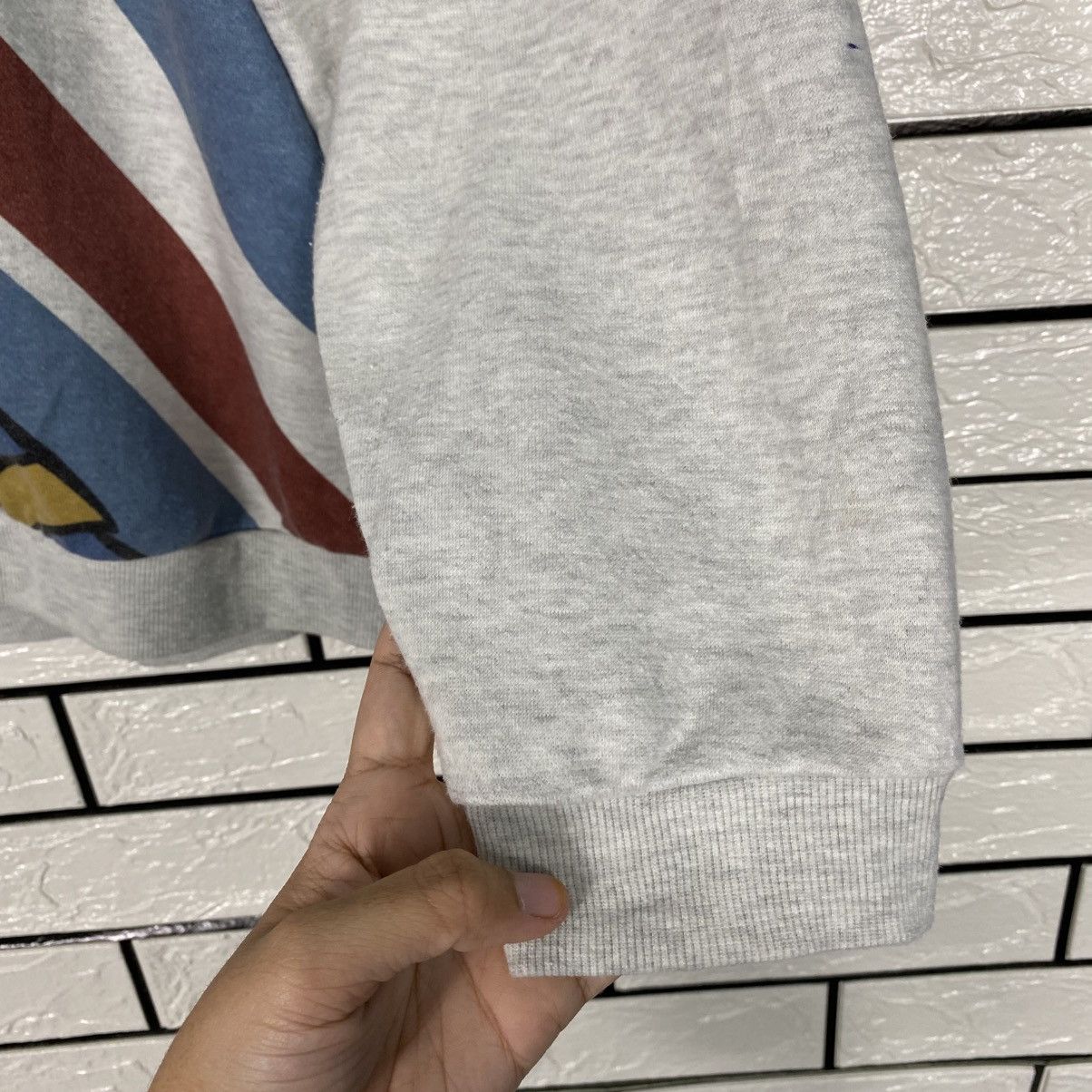 Japanese Brand 📌Vintage Donald Duck Sweatshirt Big Logo Size US L / EU 52-54 / 3 - 12 Thumbnail