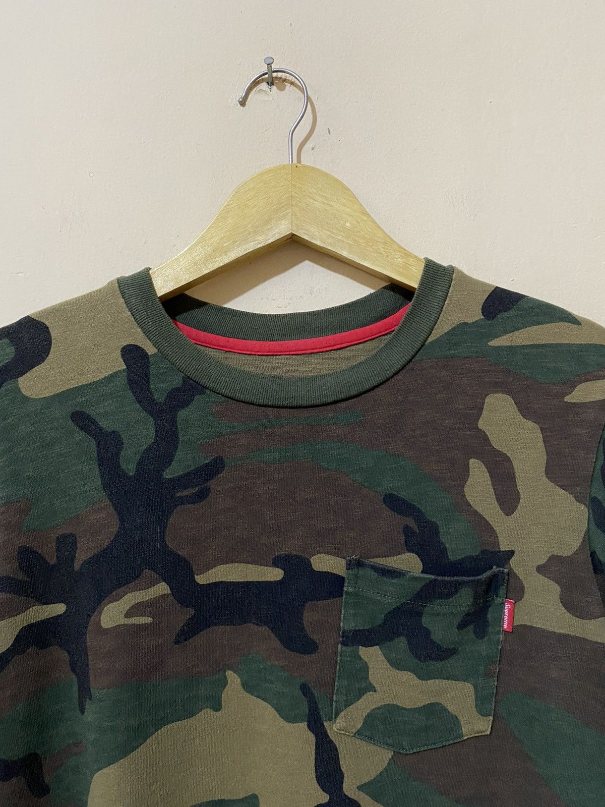 Supreme Supreme Camo Pocket Tshirt Size US S / EU 44-46 / 1 - 3 Thumbnail