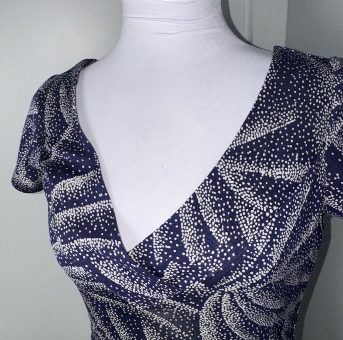 Diane von Furstenberg Diane Von Furstenberg Navy Palm Leaf Bodycon Dress/Size 6 Size M / US 6-8 / IT 42-44 - 3 Thumbnail