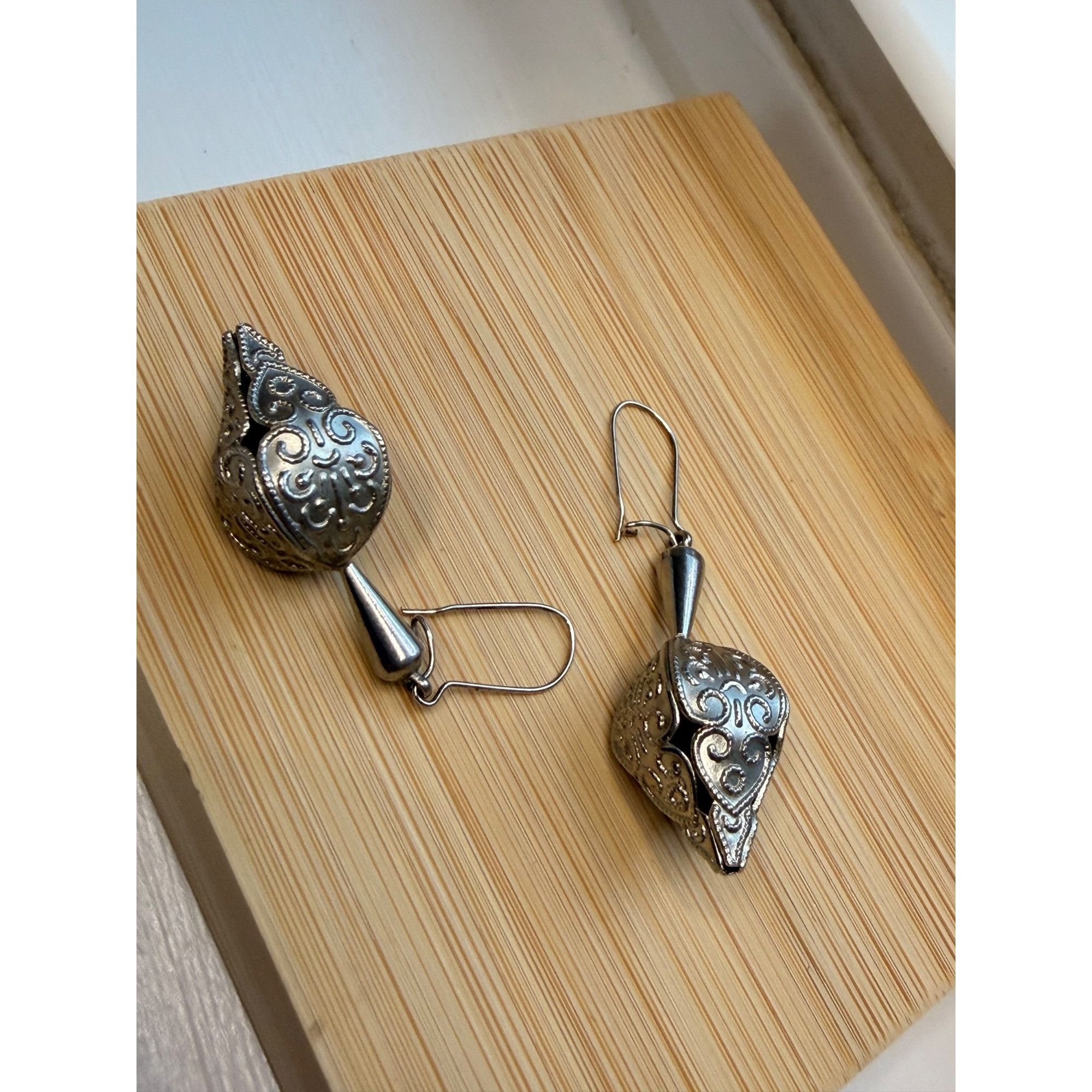Other Silver ornate Filigree Teardrop Dangle Earrings Size ONE SIZE - 7 Thumbnail