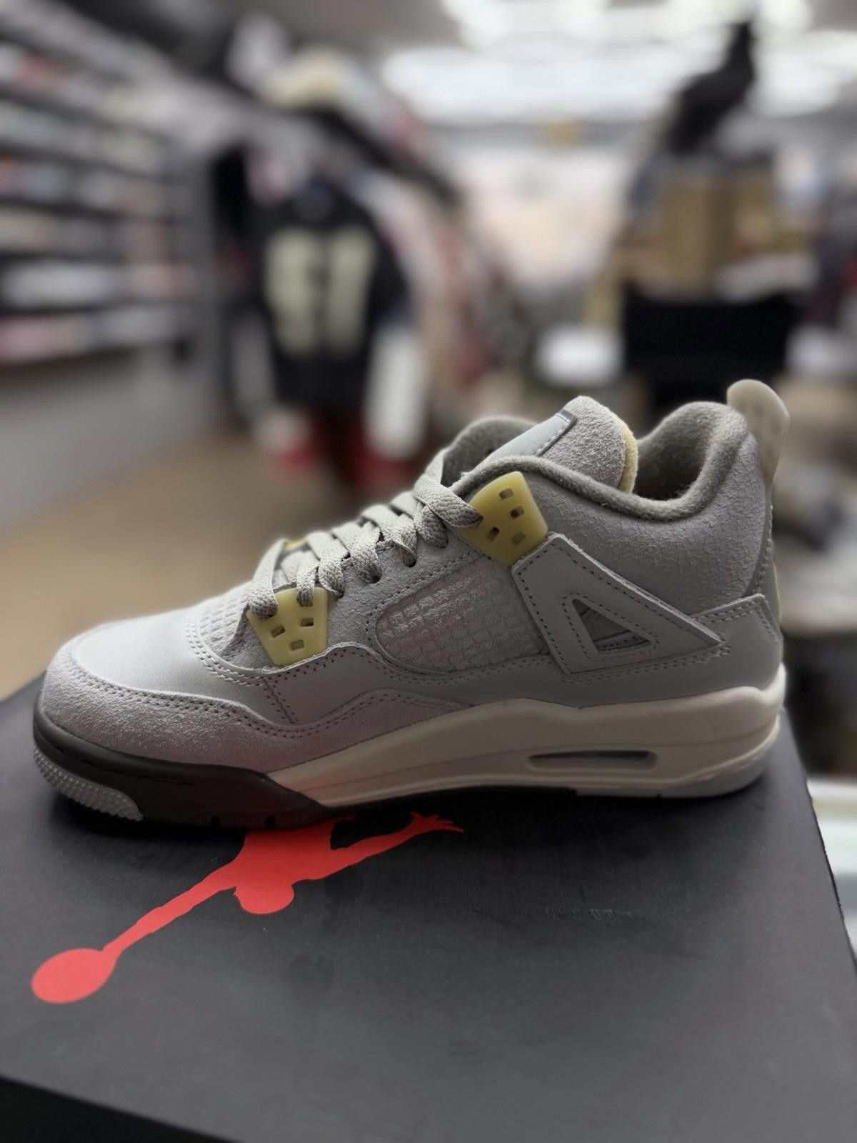 Jordan Brand Air Jordan 4 Retro SE Craft Photon Dust (GS) 5Y/6.5W Size US 5 / EU 37 - 4 Thumbnail