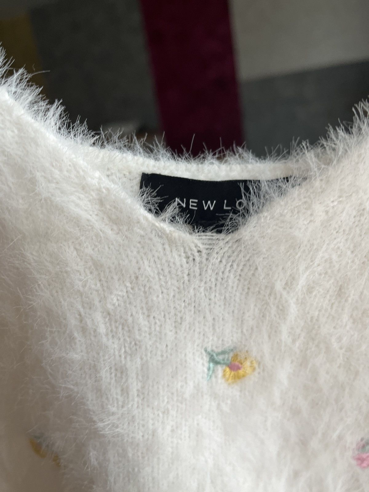 New Look Crop Top White with Small Flowers Fuzzy Size M Size M / US 6-8 / IT 42-44 - 3 Thumbnail