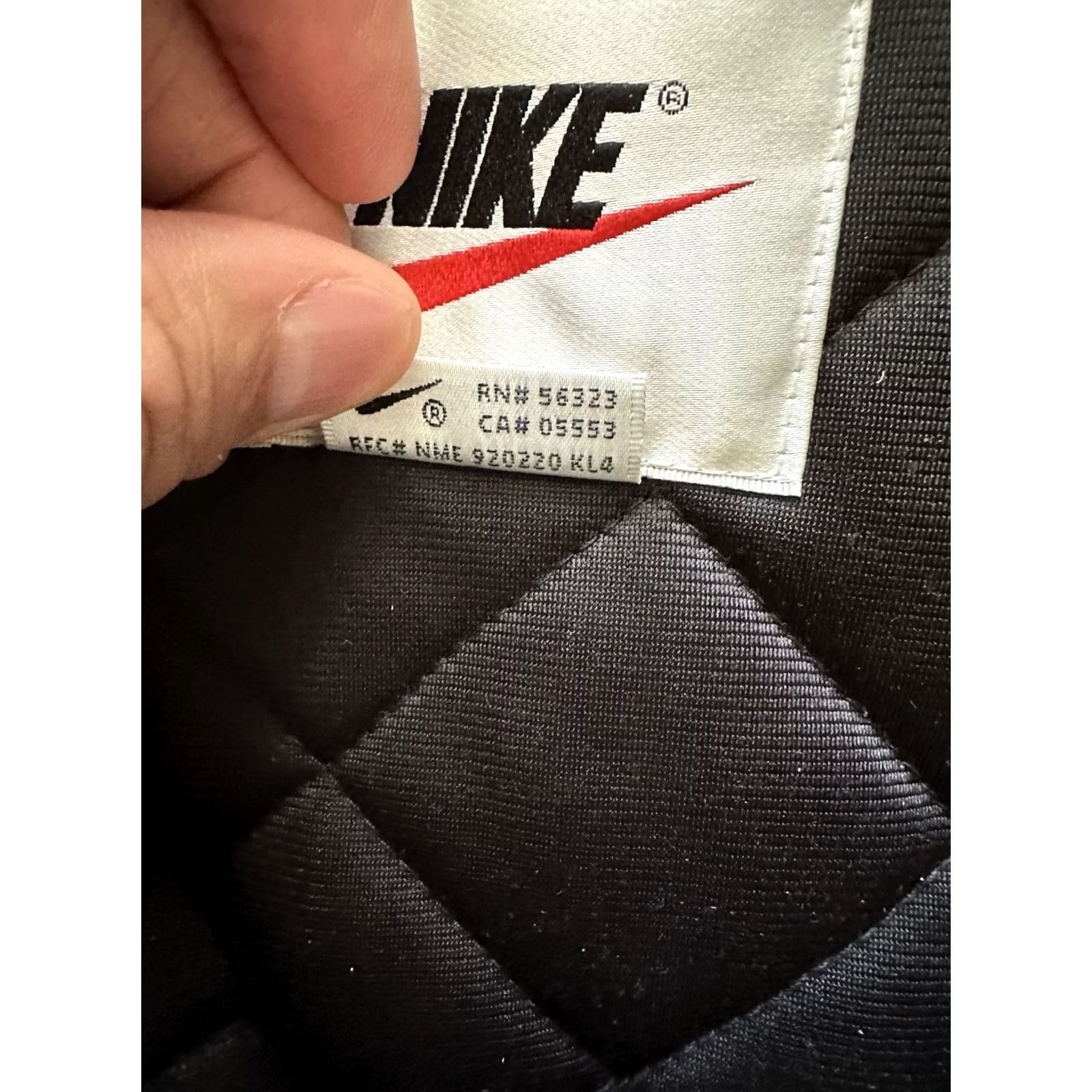 Nike VINTAGE Nike Swoosh Puffer Jacket Mens L Black Nylon Quilted Zip Mid-Length 90s Retro Bat/Workwear Size US L / EU 52-54 / 3 - 7 Thumbnail