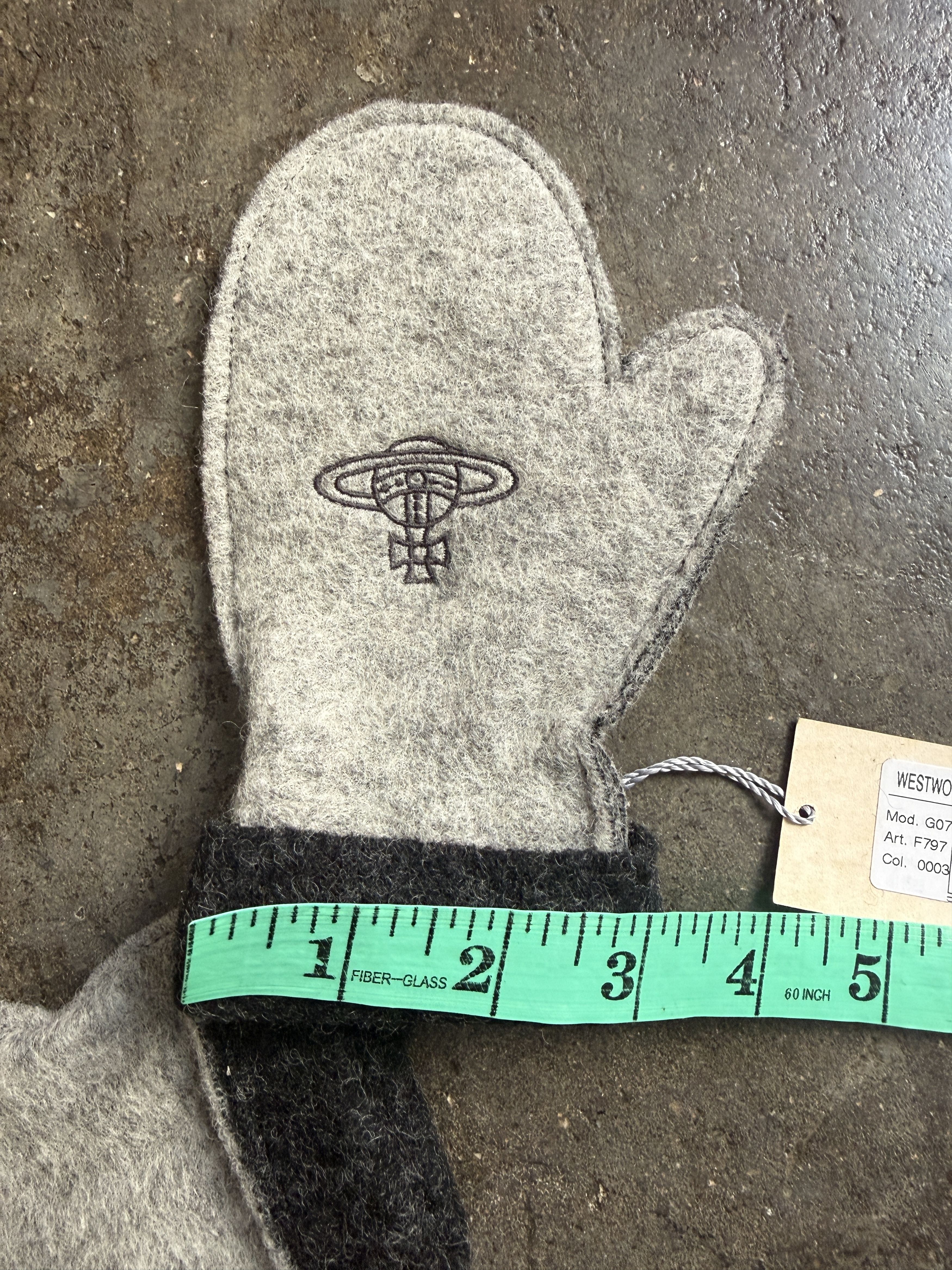 Vivienne Westwood Brand New Vivienne Westwood Wool Children Mittens Size ONE SIZE - 7 Thumbnail